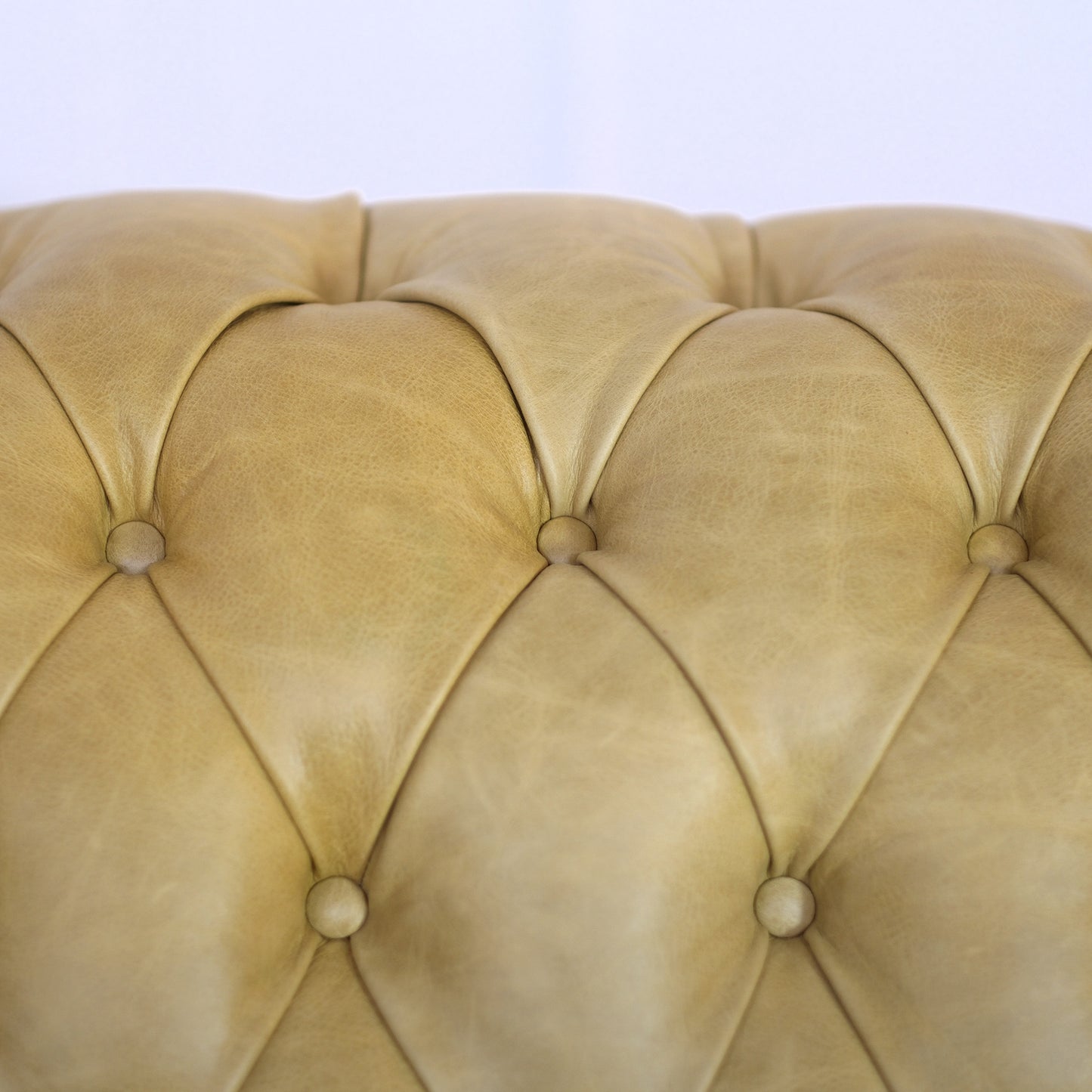 Chester Sofa Narbenleder Senfgelb Antik-Effekt