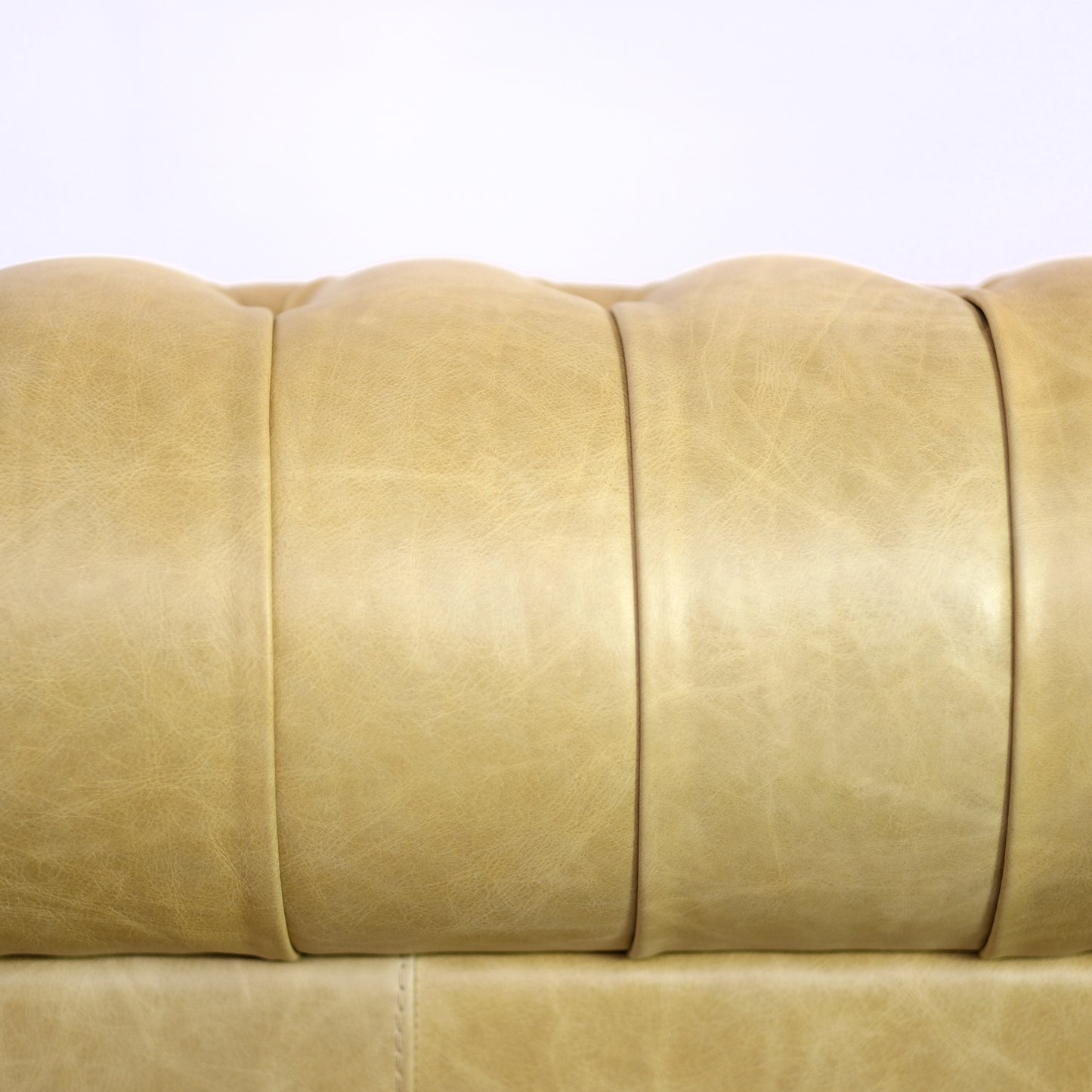 Chester Sofa Narbenleder Senfgelb Antik-Effekt
