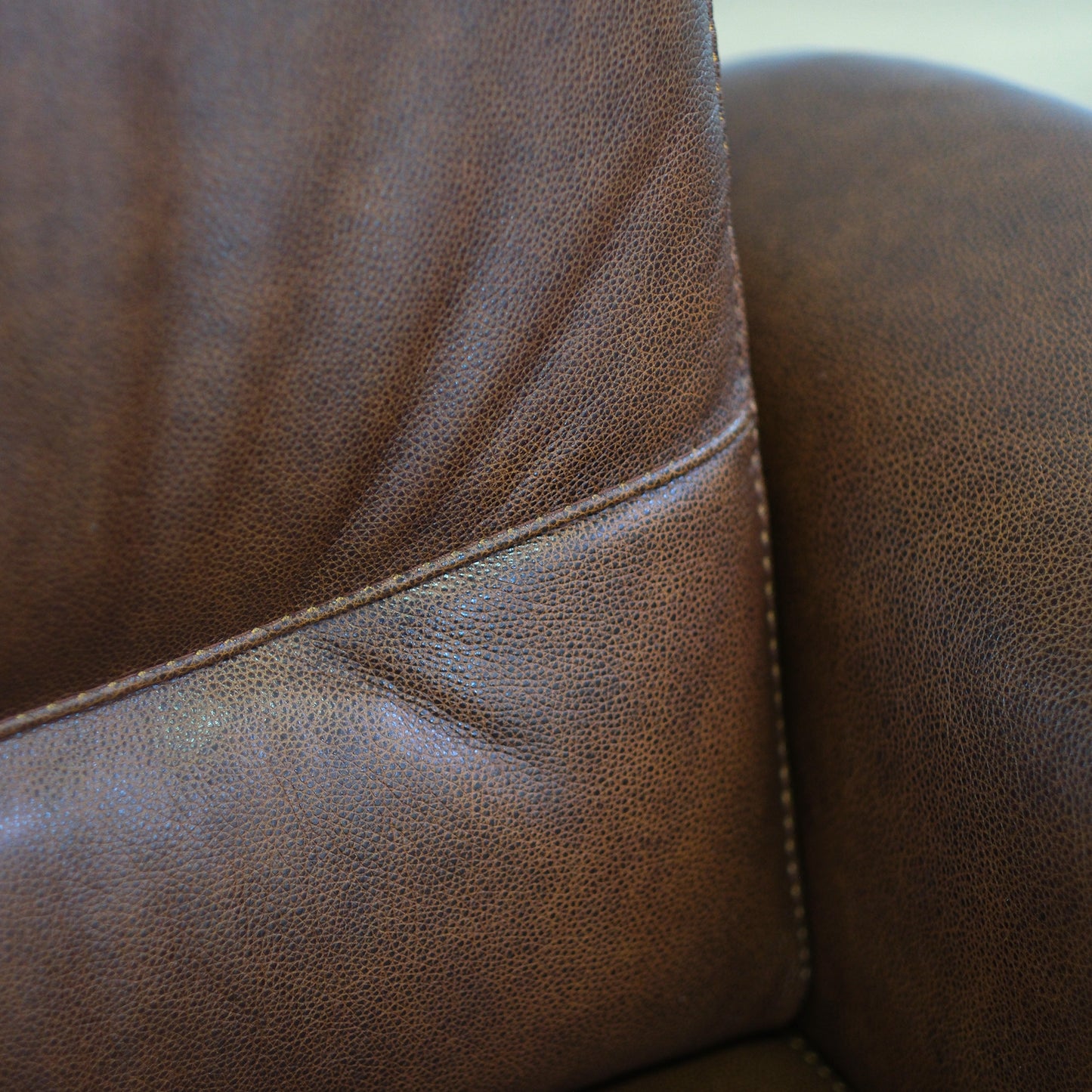 Poltrona relax elettrica girevole Costanza pelle fiore brandy