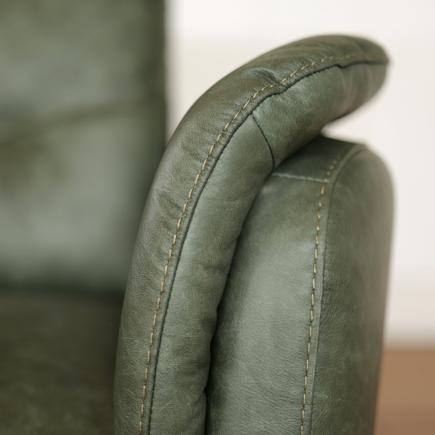 Fauteuil de relaxation électrique pivotant Costanza en cuir pleine fleur brandy