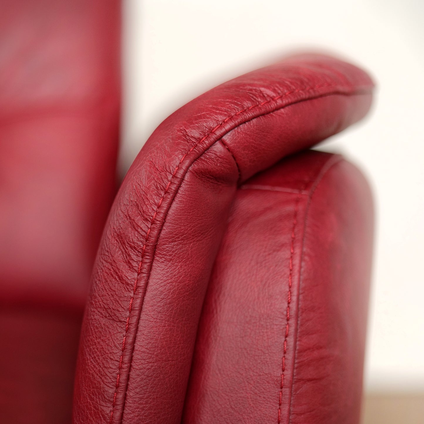 Fauteuil de relaxation électrique pivotant Costanza en cuir pleine fleur brandy