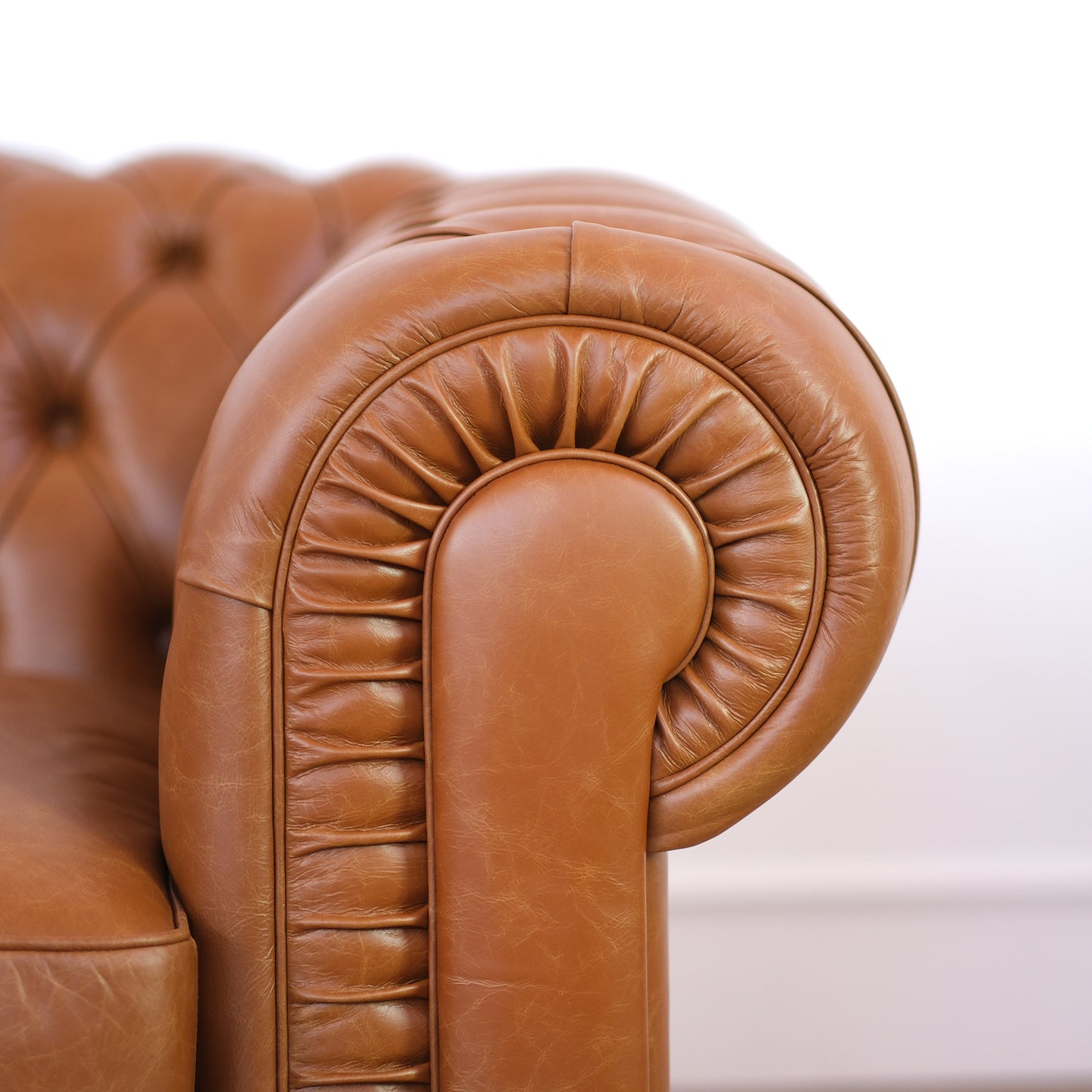 Divano Letto Chesterfield in Pelle Primo Fiore Premium con Rete e Materasso Pieghevole