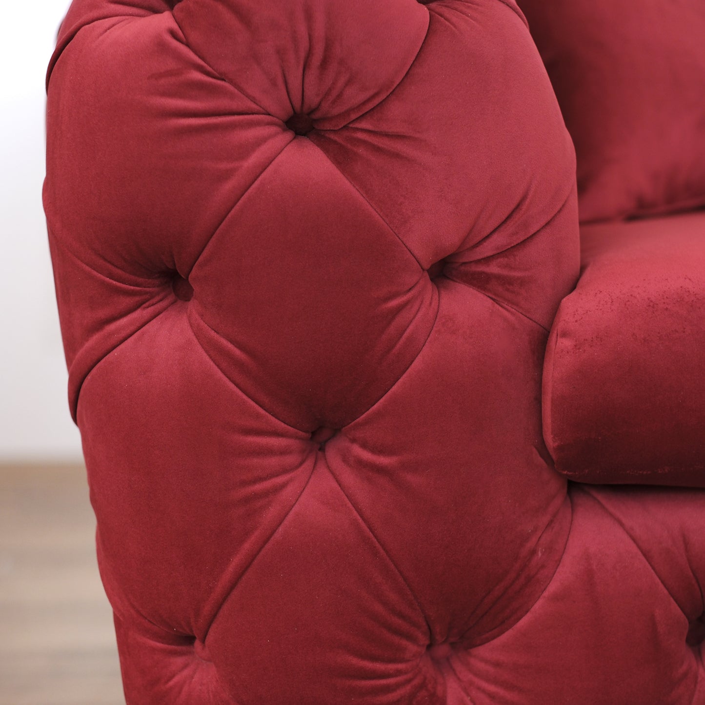 Itaca Sofa dunkelrot Samt Capitonné Stahlfüße silber