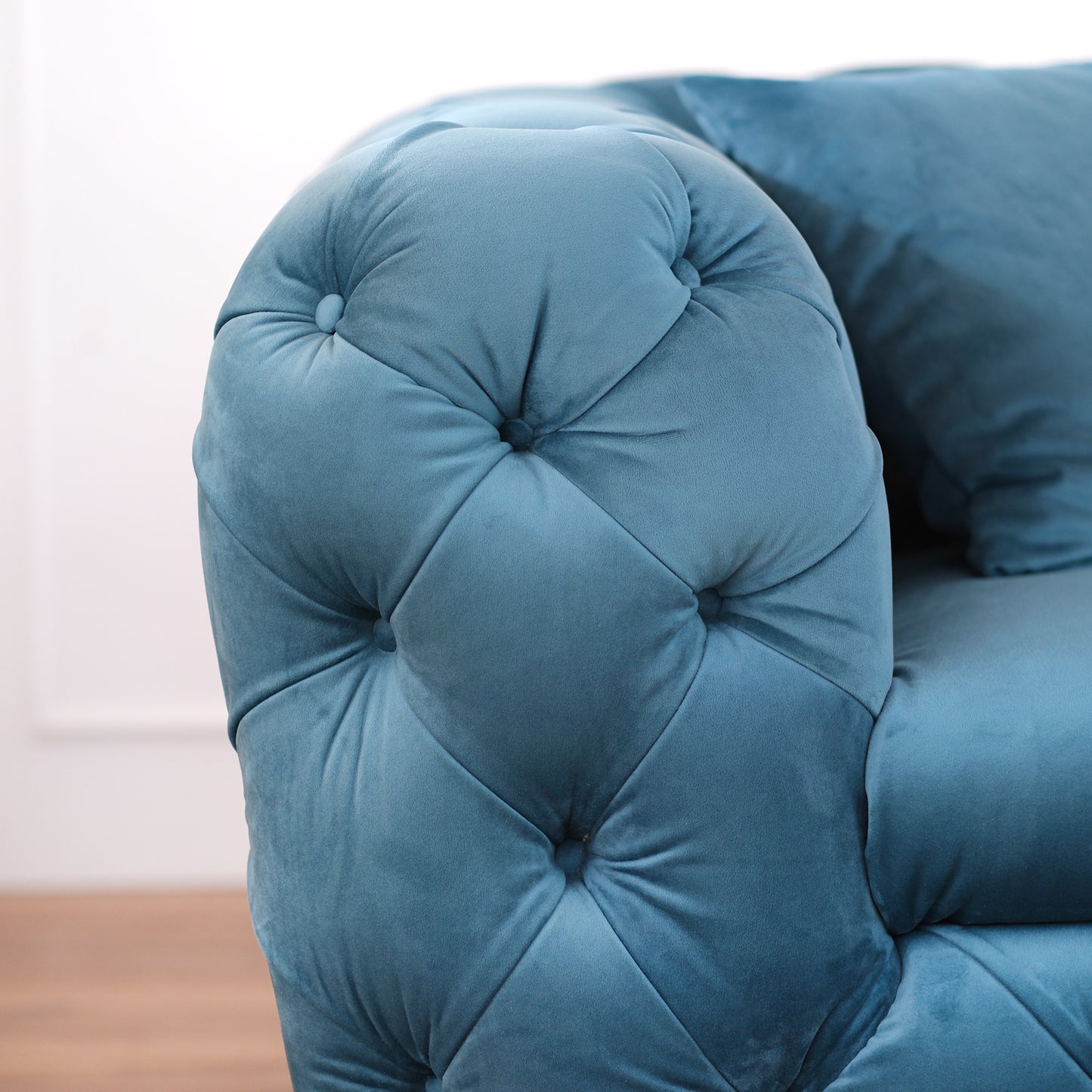 Divano Itaca Chesterfield in Velluto Premium - Iconico, Finiture di Pregio