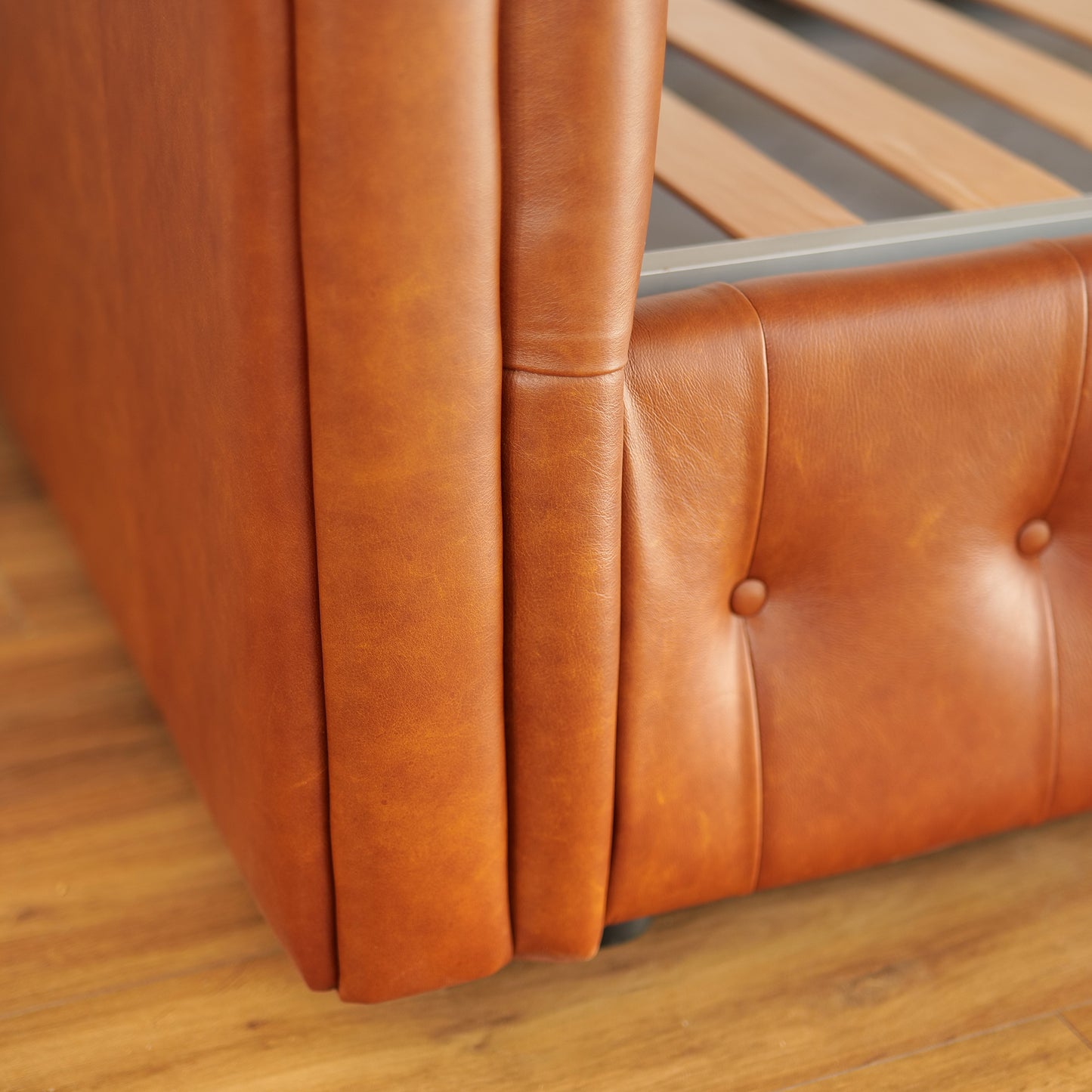 Letto Chesterfield Armonia Pelle Primo Fiore Premium - Design Iconico e Funzionale