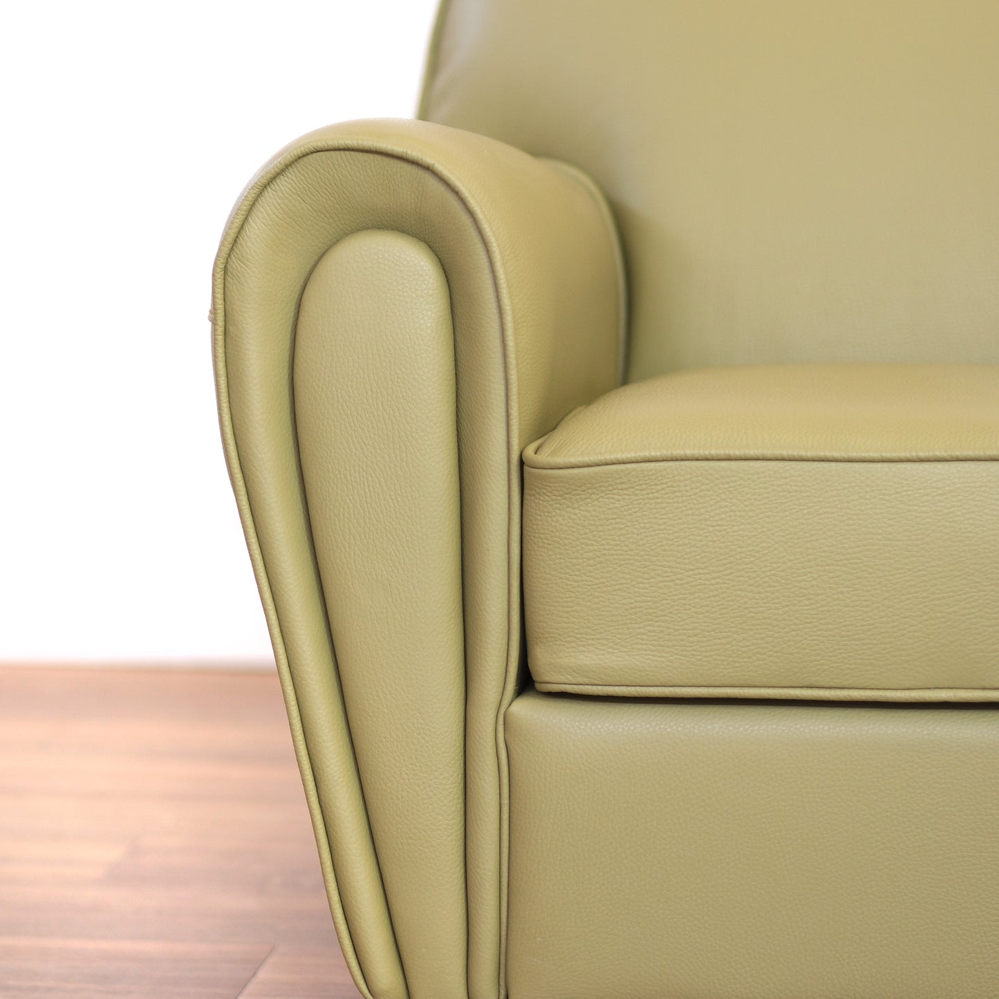 Fauteuil pull up en cuir grainé rouge cerise, modèle Luxury