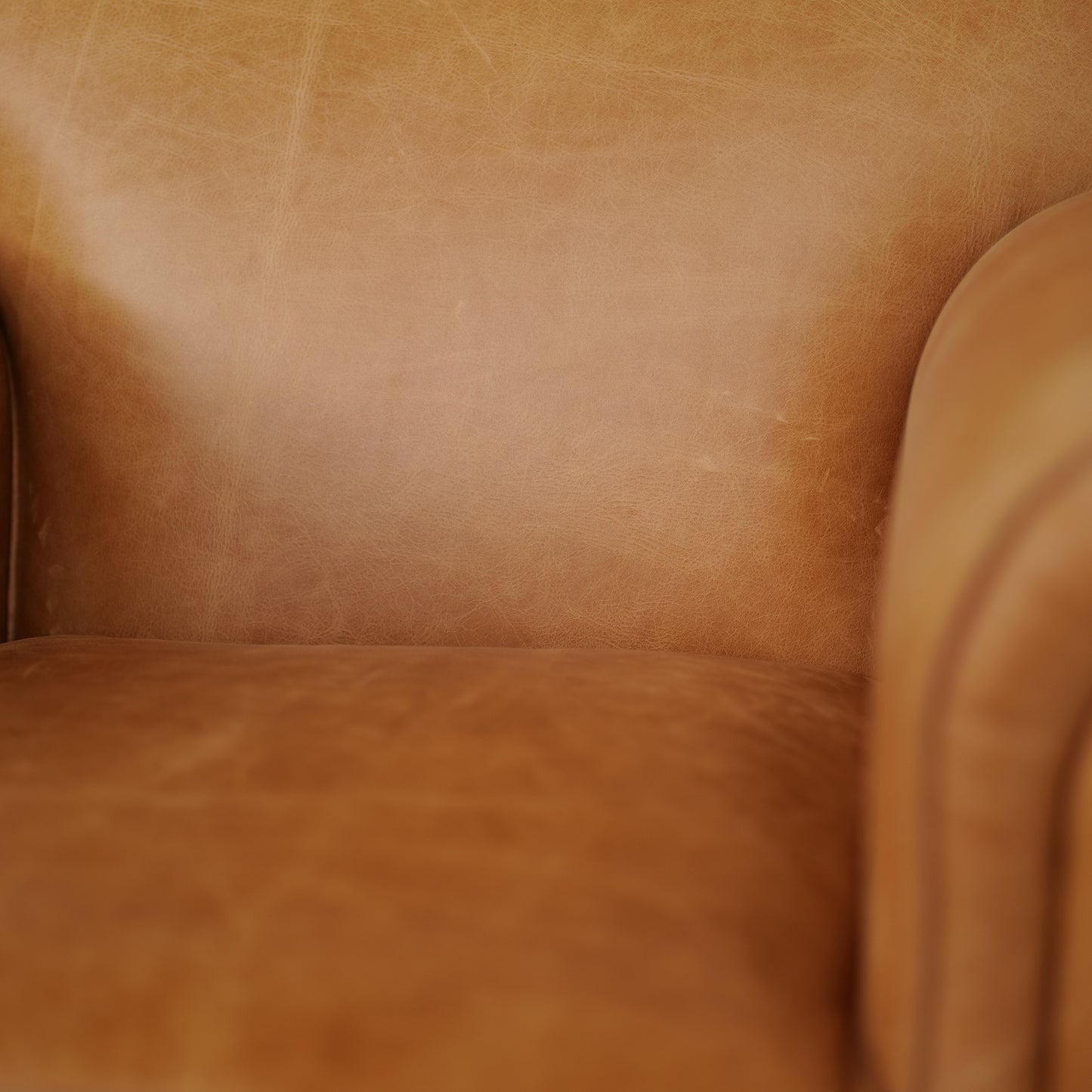 Fauteuil pull up en cuir grainé rouge cerise, modèle Luxury