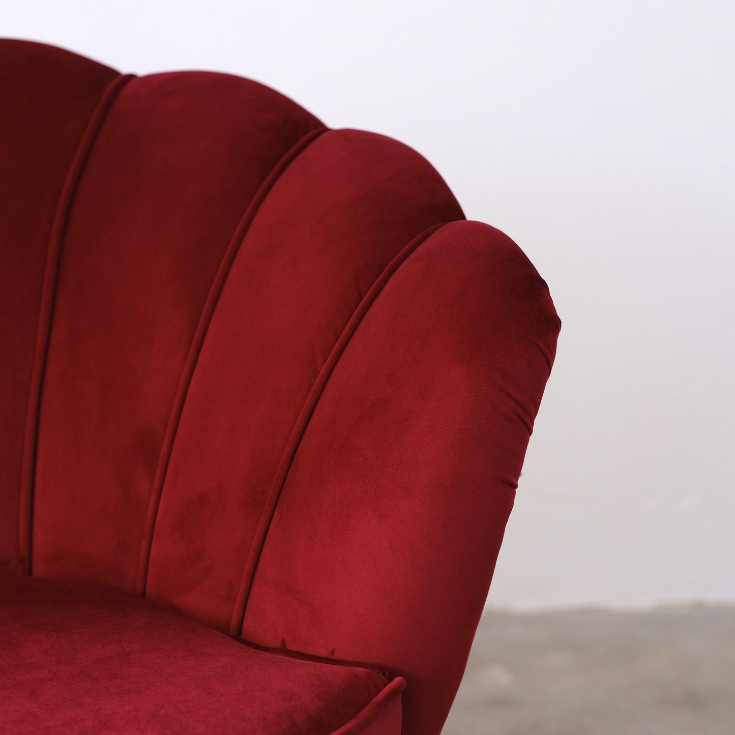 Maia-Sofa aus Vinaccia-Samt, einfarbig oder mit Stoffrücken mit Blumenmuster, goldene Beine