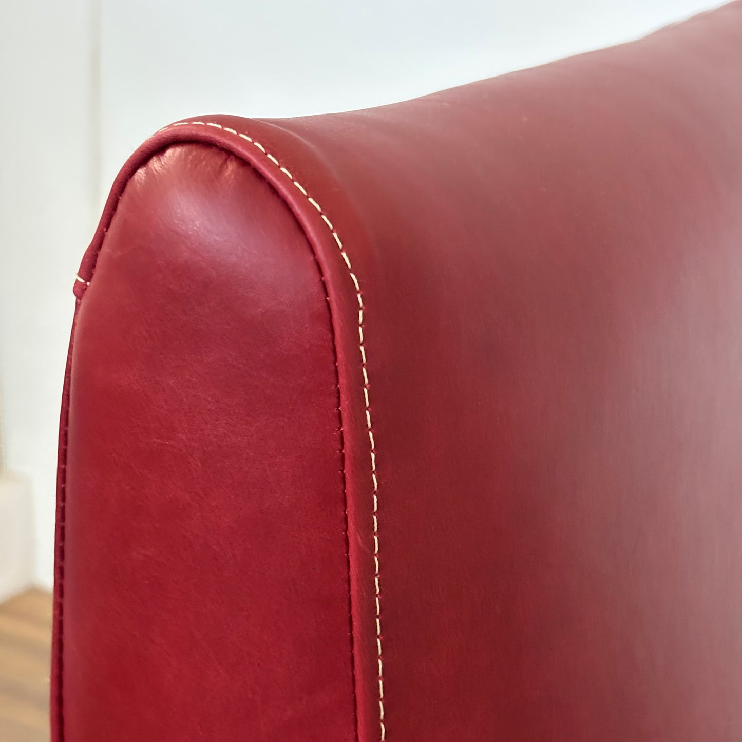 Miss Sessel aus hochwertigem Vollnarbenleder – ikonisches Design der 1950er Jahre