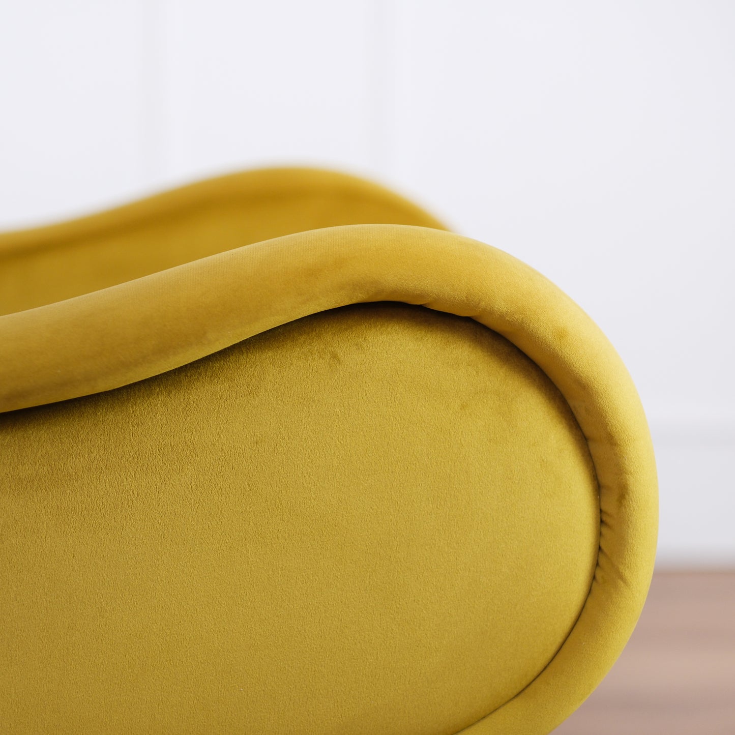 Poltrona Miss velluto senape gold
