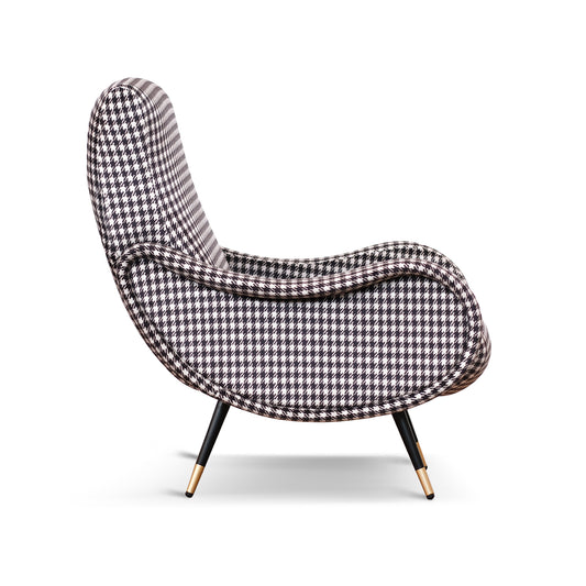 Poltrona Miss tessuto pied de poule bianco e nero gambe nere e ottone