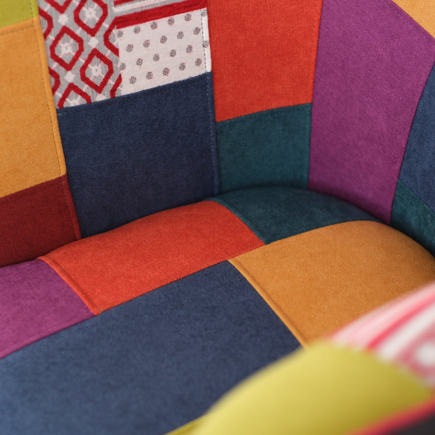 Valentina-Sessel aus grauem Patchworkstoff