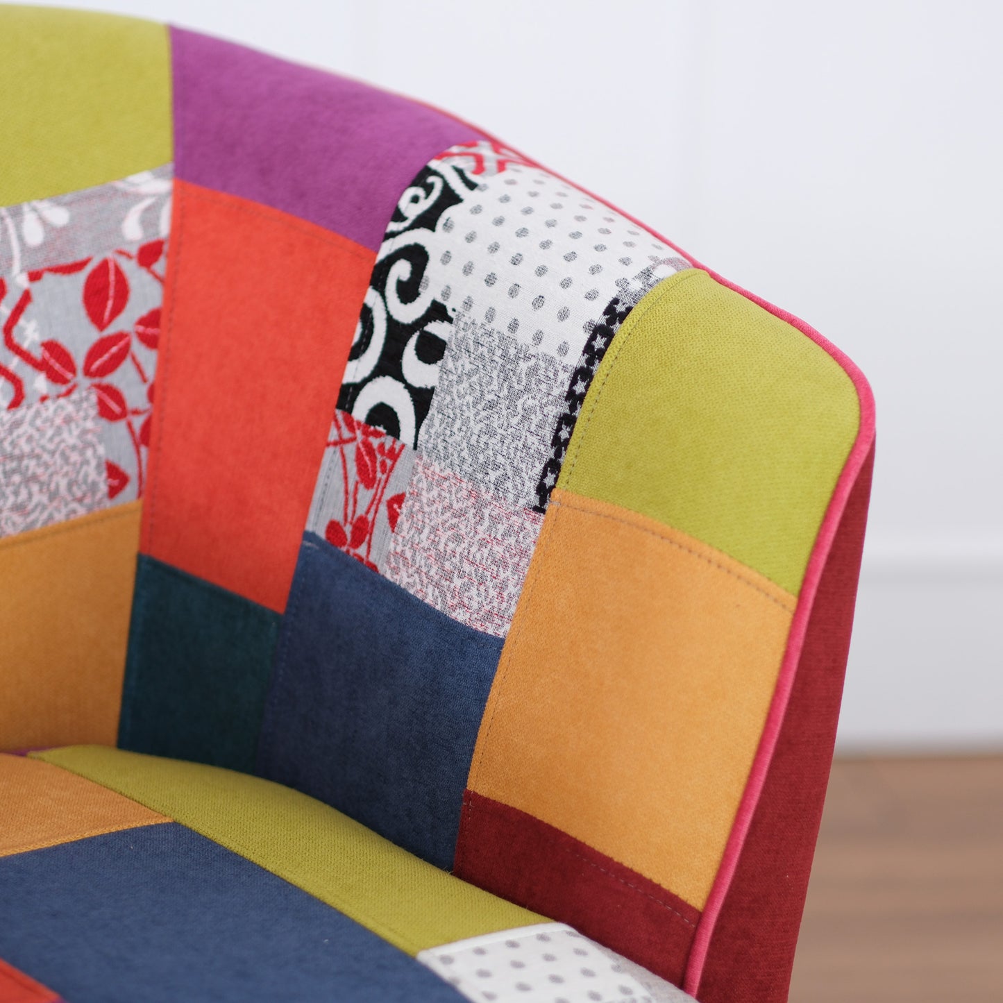Fauteuil baignoire Valentina en tissu patchwork rouge