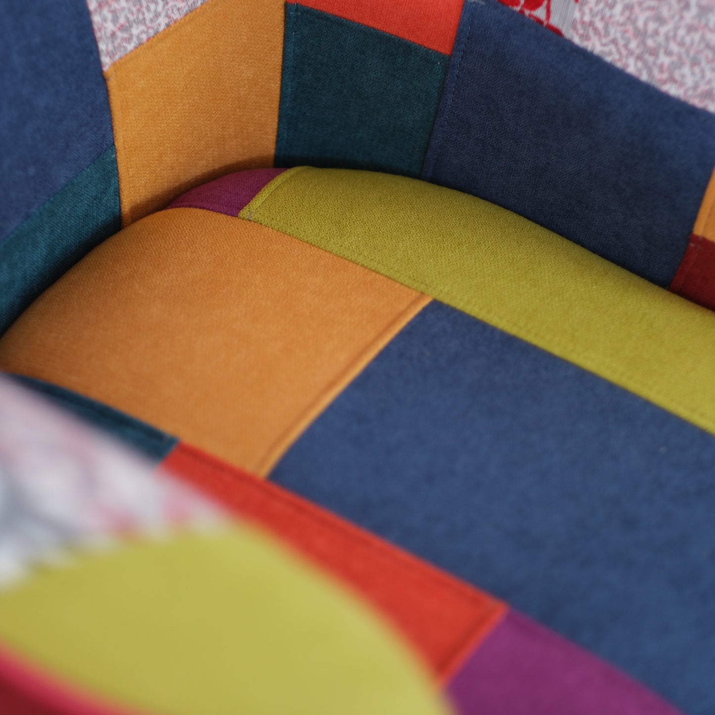 Fauteuil baignoire Valentina en tissu patchwork rouge