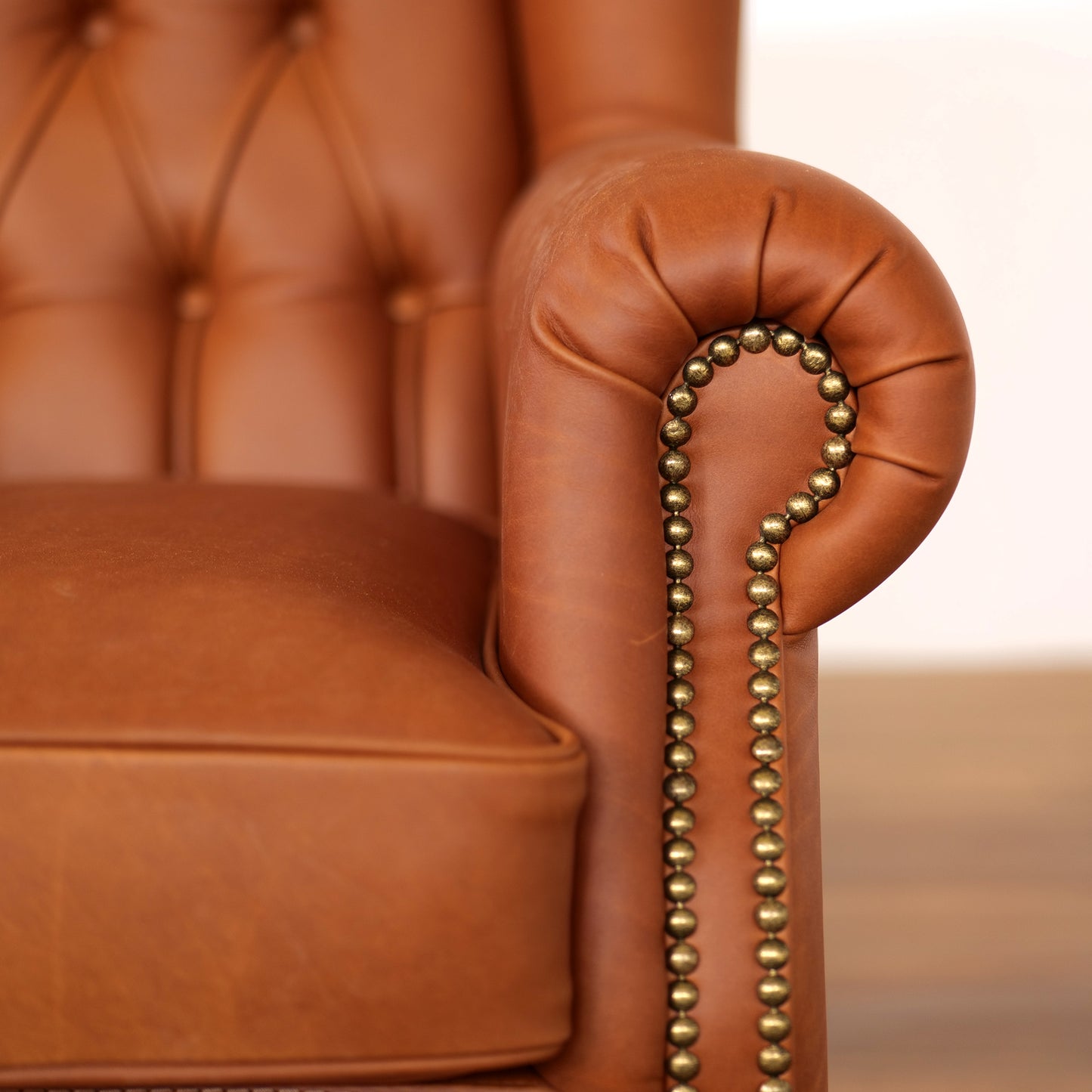Poltrona Chesterfield Bergere Regina Pelle Fiore Premium - Design Iconico