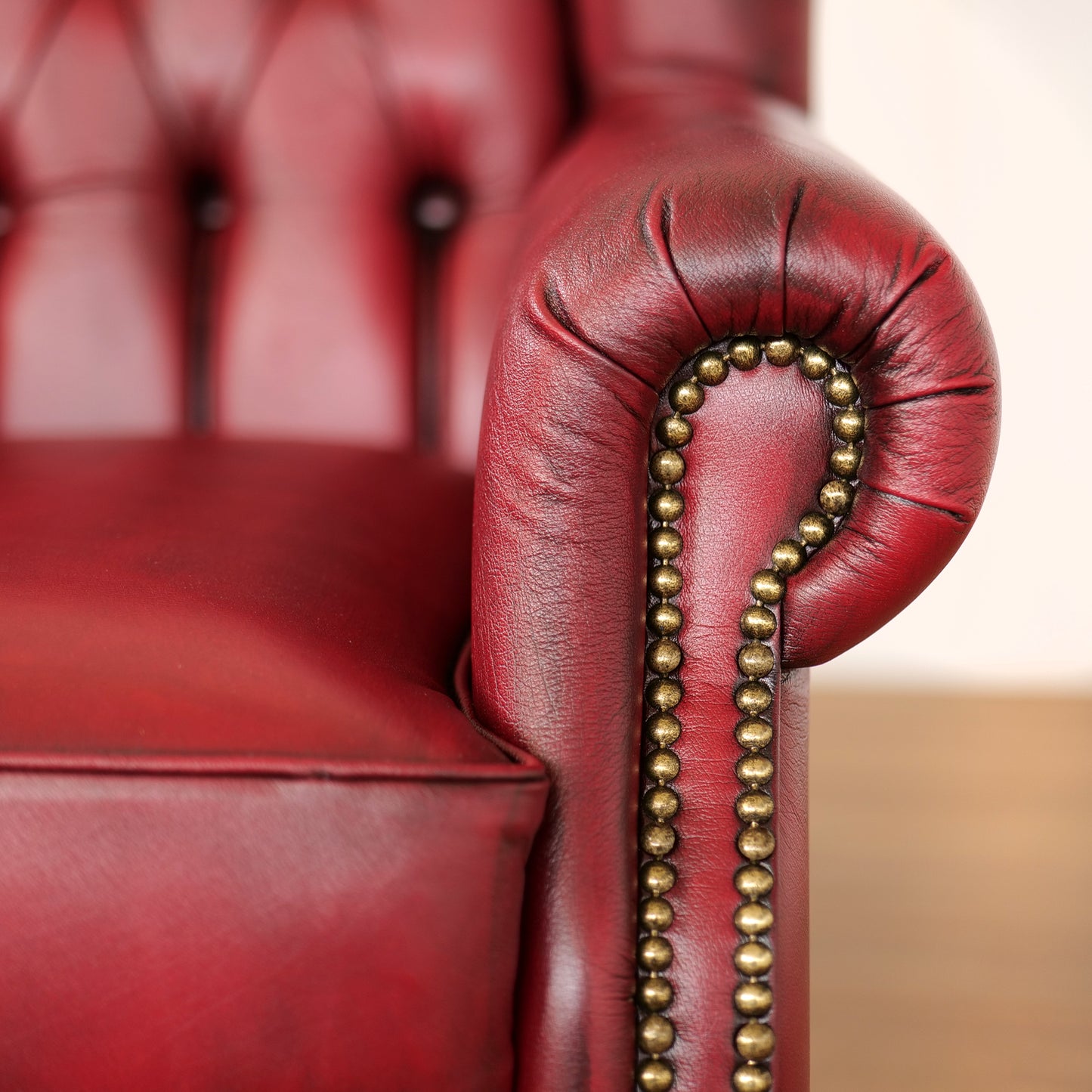Poltrona Chesterfield Bergere Regina Pelle Fiore Premium - Design Iconico