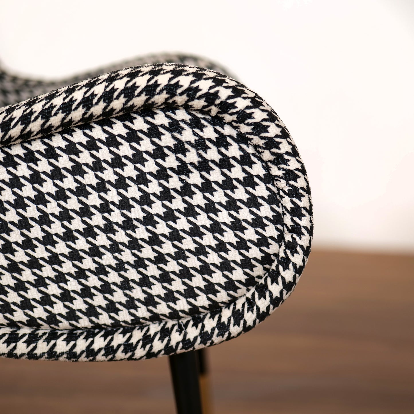Sedia Miss in Tessuto Pied de Poule - Design Iconico