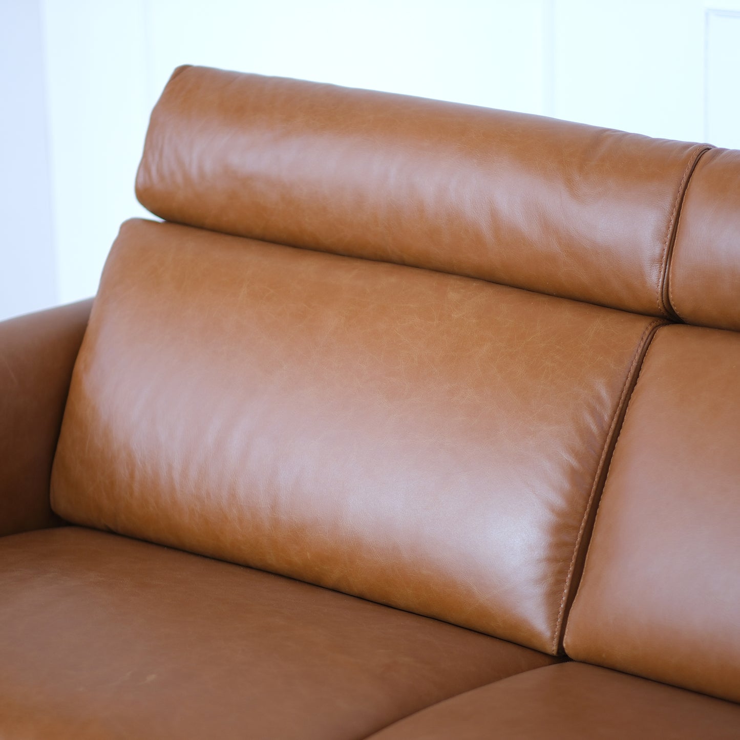 Vania Sofa aus cognacfarbenem Narbenleder mit anthrazitfarbenen Chrombeinen