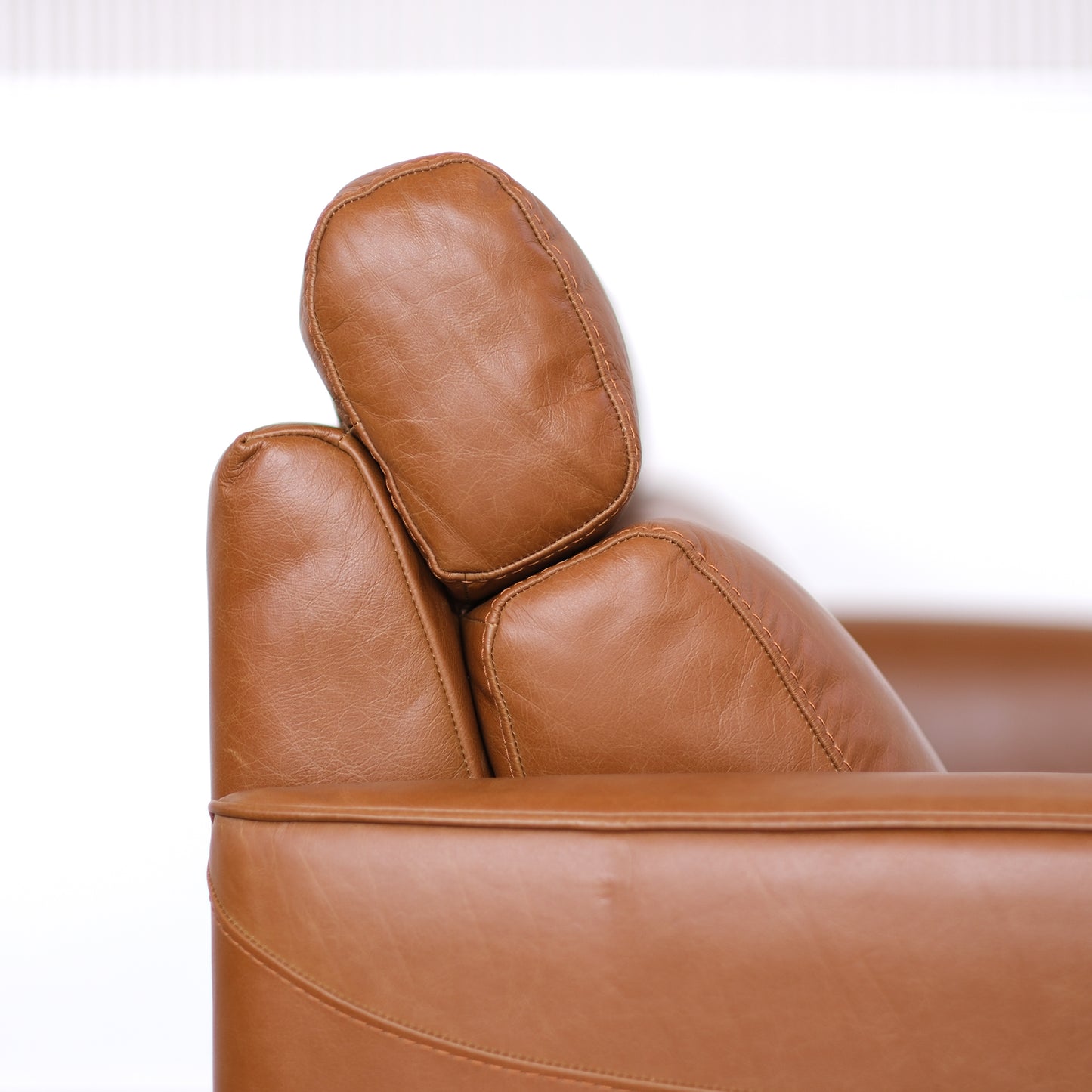 Vania Sofa aus cognacfarbenem Narbenleder mit anthrazitfarbenen Chrombeinen