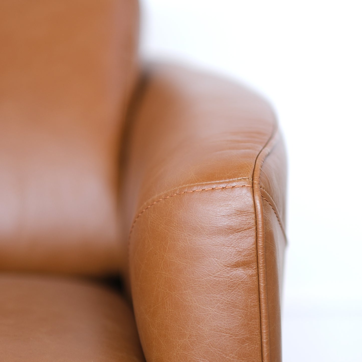 Vania Sofa aus cognacfarbenem Narbenleder mit anthrazitfarbenen Chrombeinen