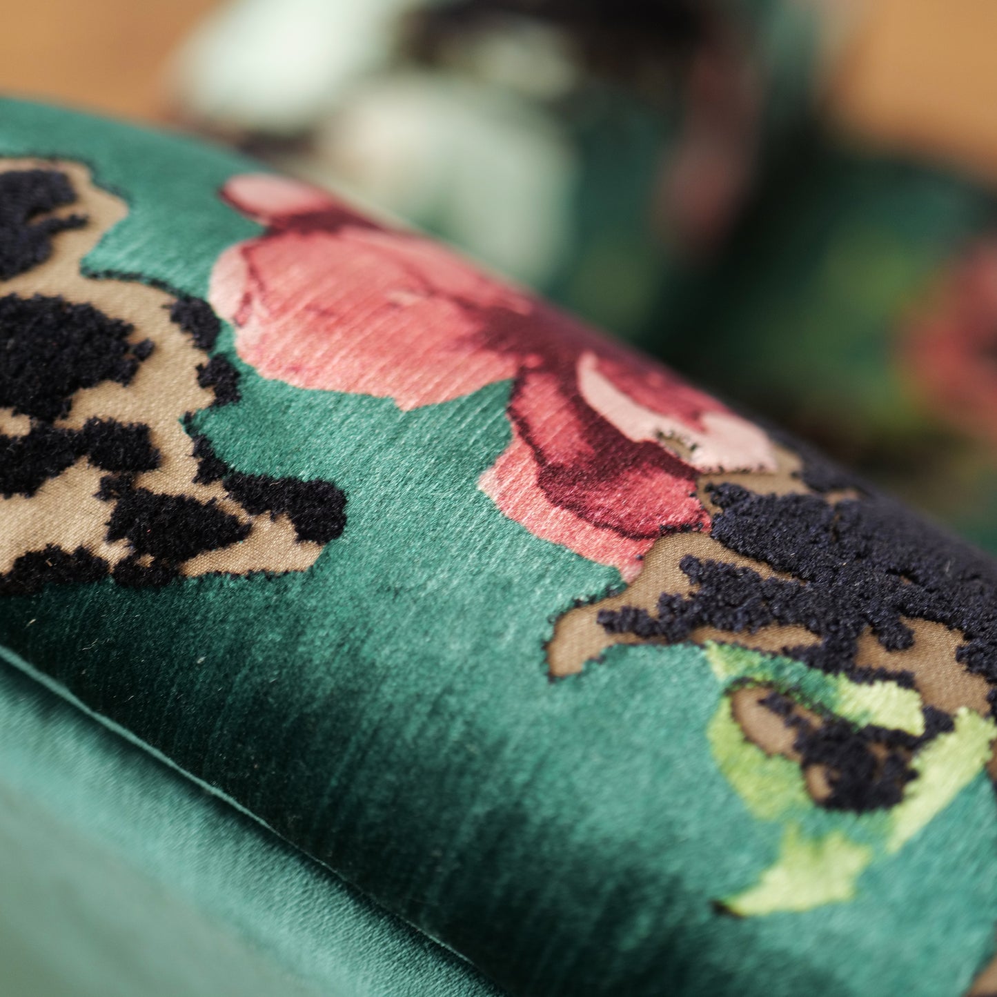 Poltrona Vico Velluto e Tessuto Fantasia - Design Iconico