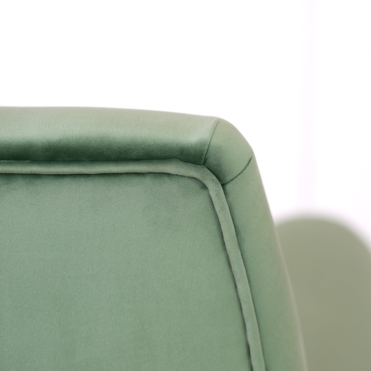Poltrona design vintage Vico velluto verde menta gambe nere e ottone