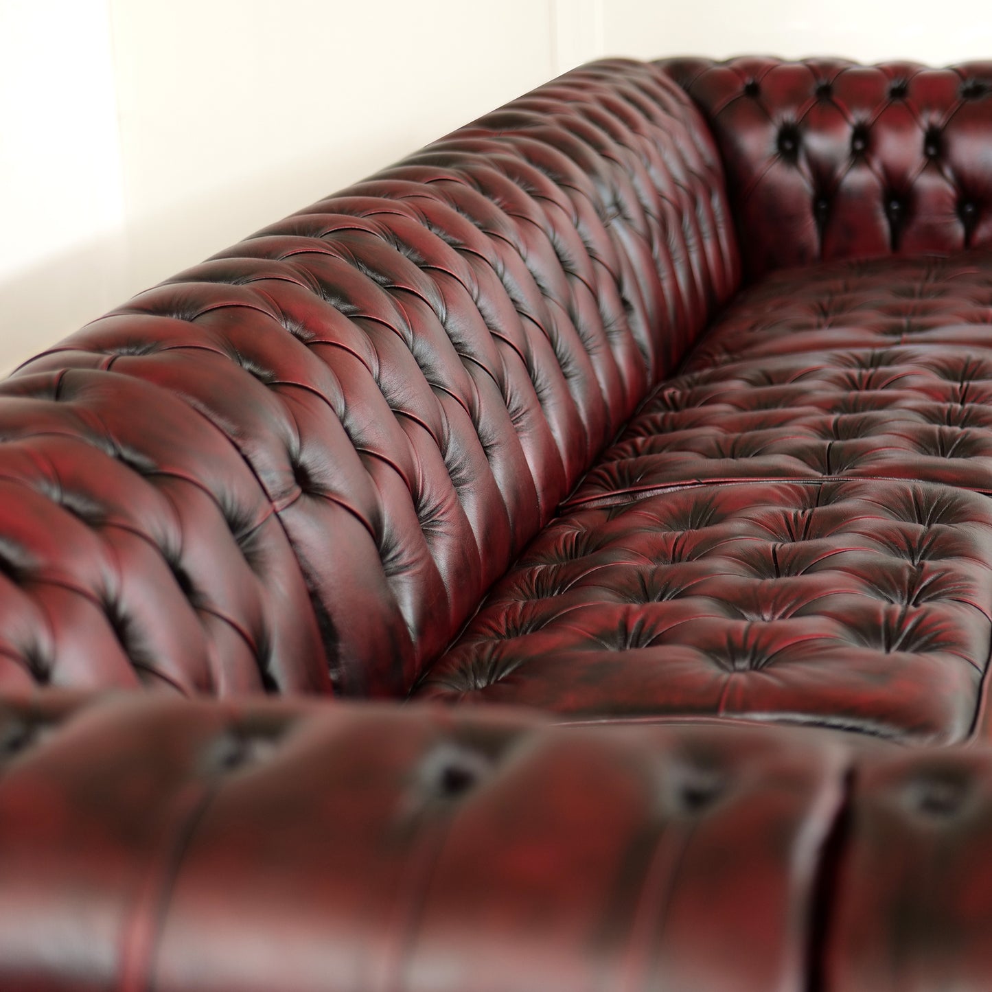 Canapé d'angle Chesterfield avec méridienne - Cuir pleine fleur premium - Design iconique