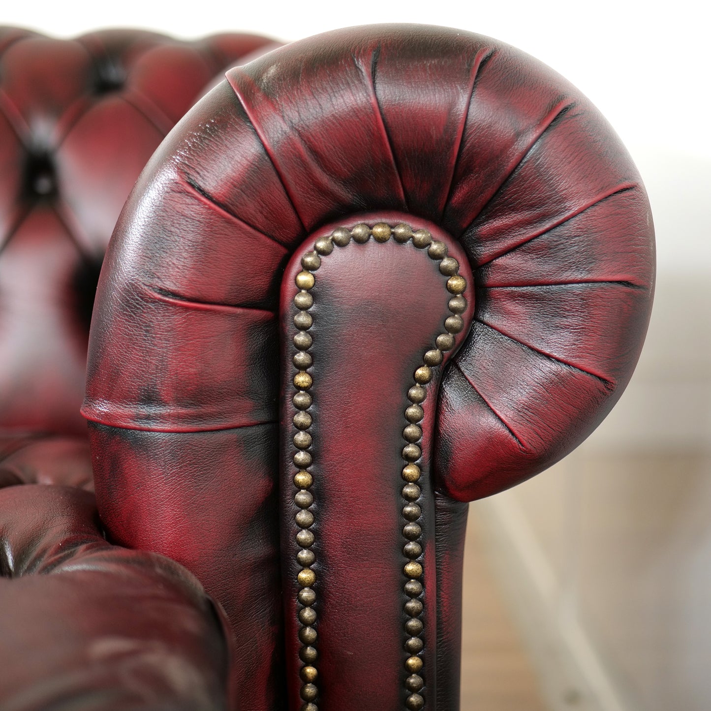Canapé d'angle Chesterfield avec méridienne - Cuir pleine fleur premium - Design iconique