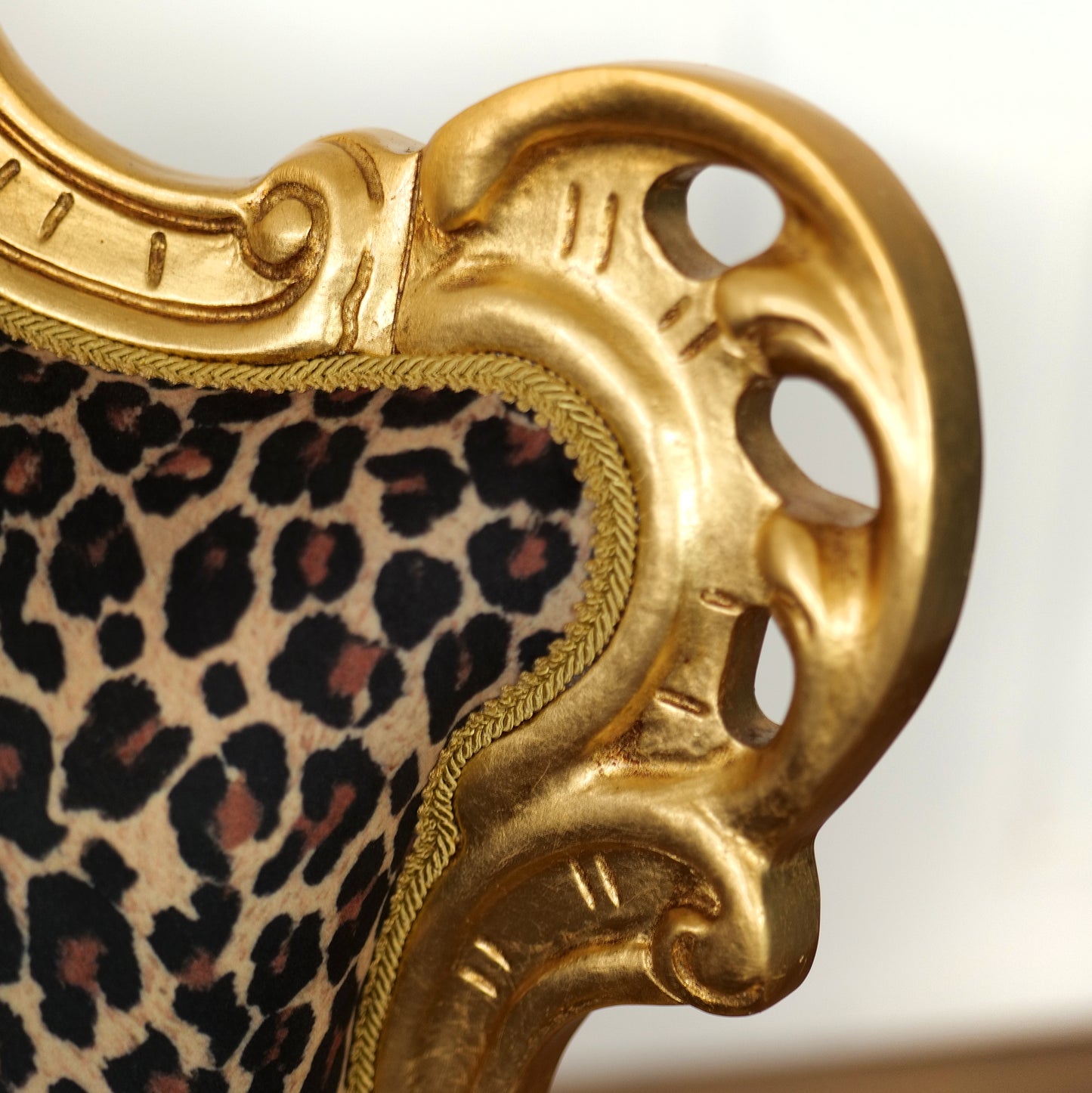 Poltrona Barocca Caterina - Foglia Oro, Tessuto e Velluto – Artigianato Italiano di Lusso