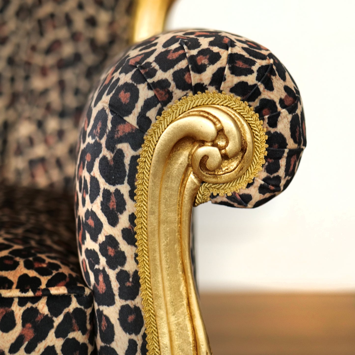 Poltrona Barocca Caterina - Foglia Oro, Tessuto e Velluto – Artigianato Italiano di Lusso