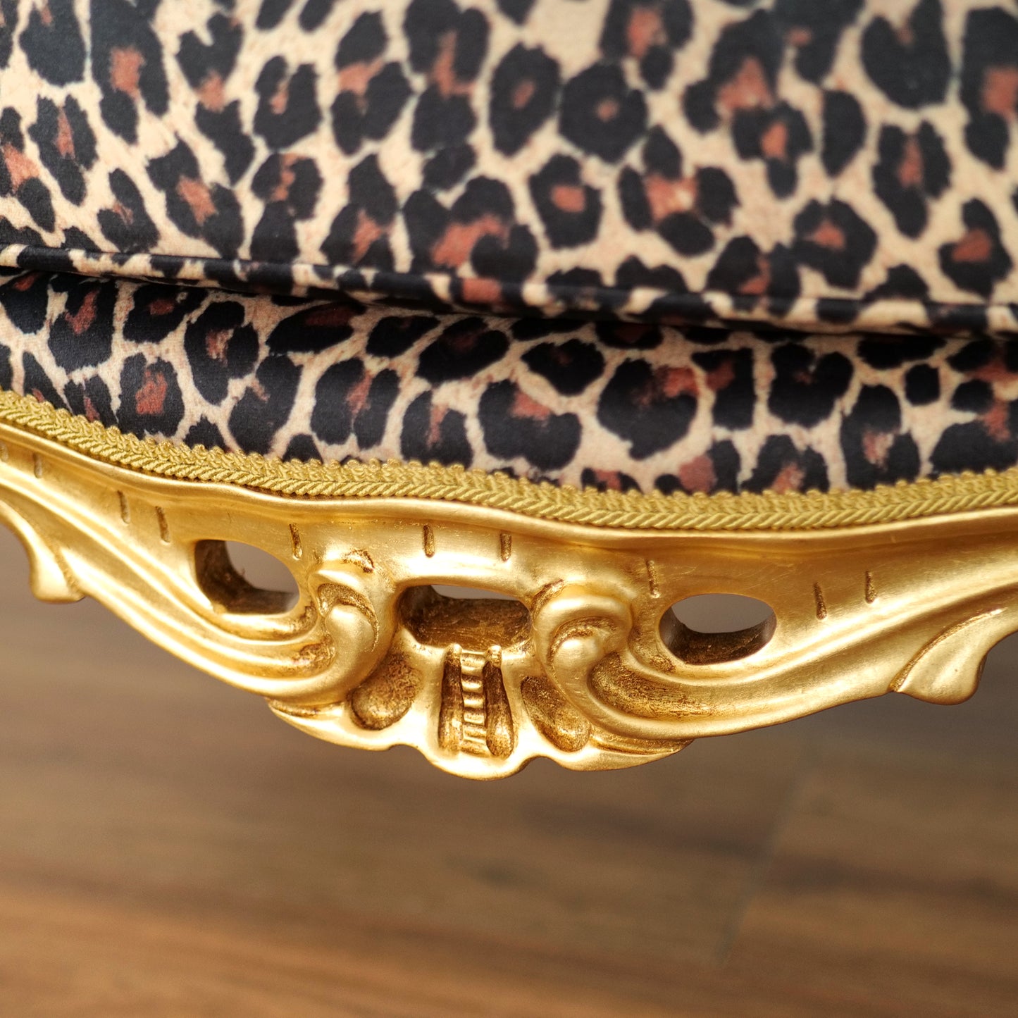 Poltrona Barocca Caterina - Foglia Oro, Tessuto e Velluto – Artigianato Italiano di Lusso