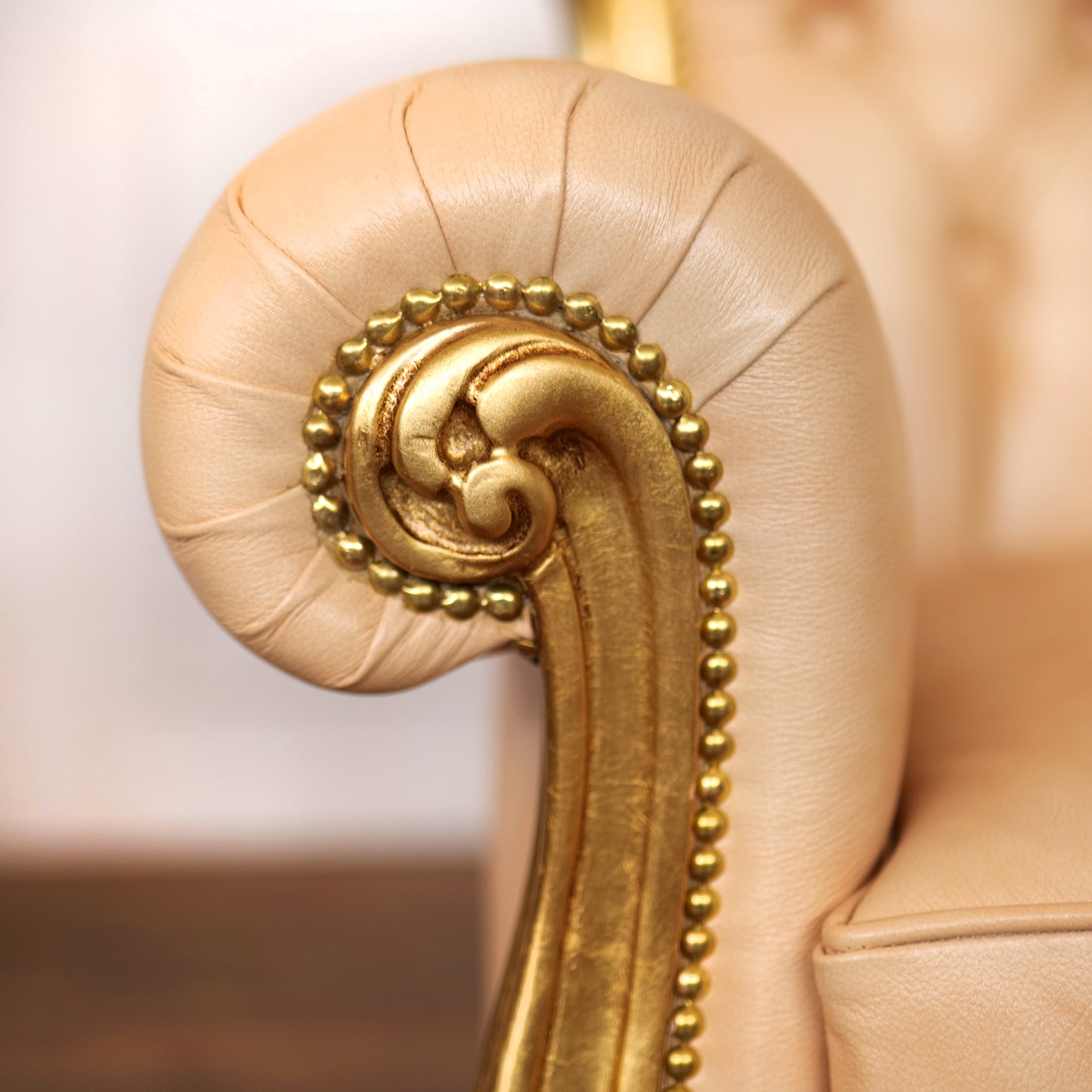 Barock Sessel Caterina - Blattgold, Stoff und Samt – Italienisches Luxushandwerk