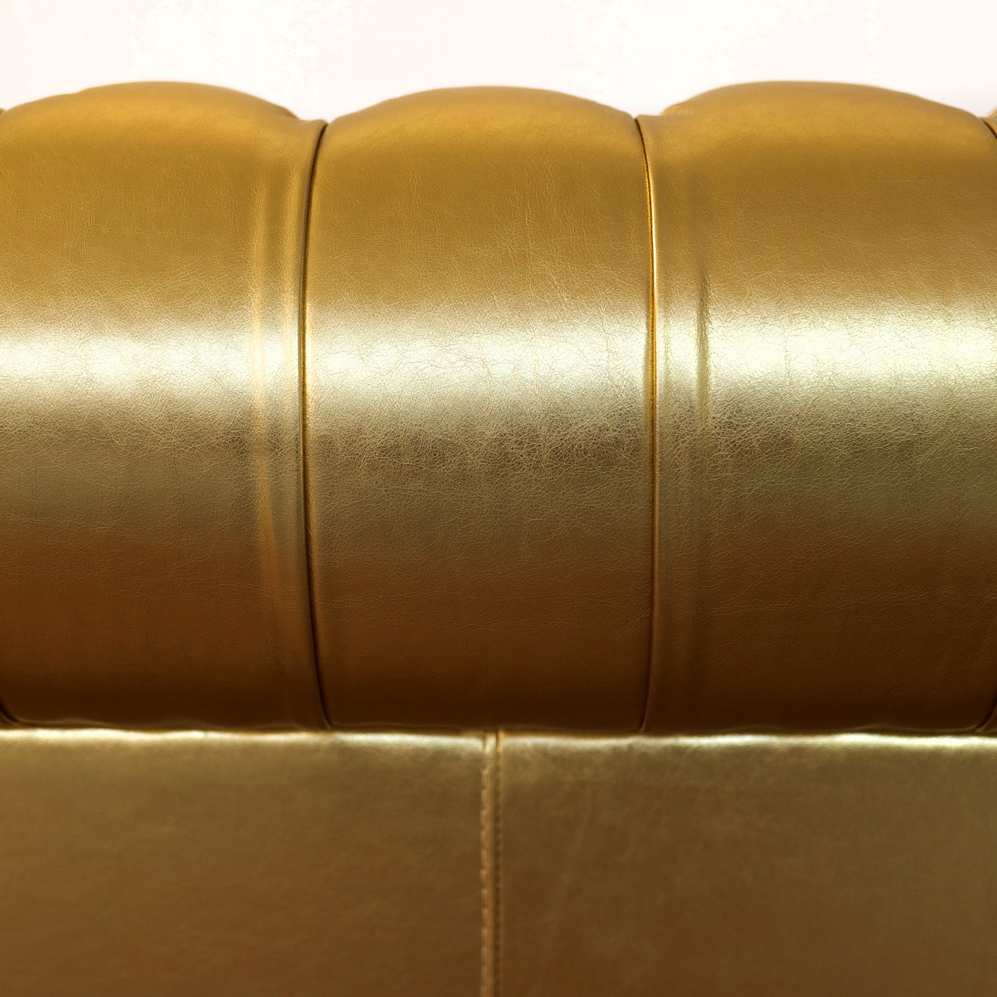 Divano Chesterfield in Pelle Primo Fiore Premium – Iconico, Finiture di Pregio