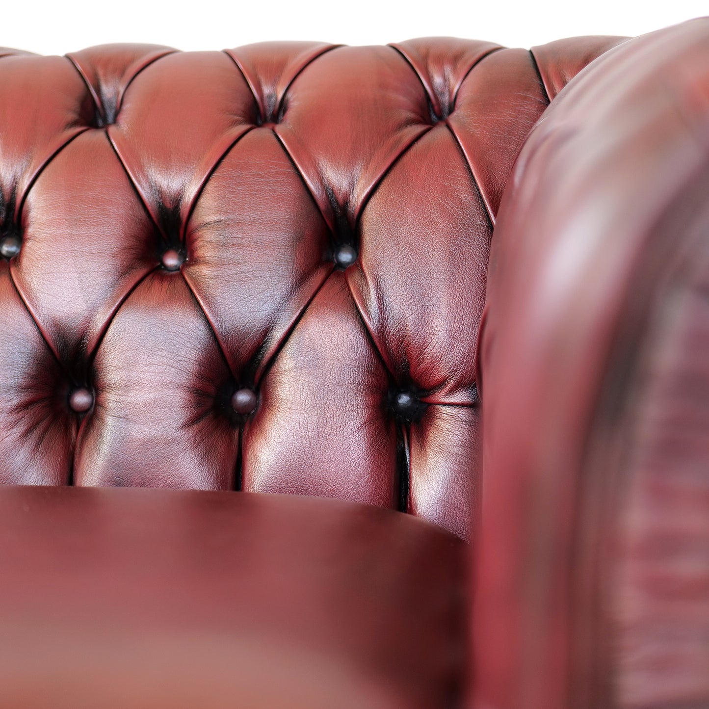 Divano Chesterfield in Pelle Primo Fiore Premium – Iconico, Finiture di Pregio