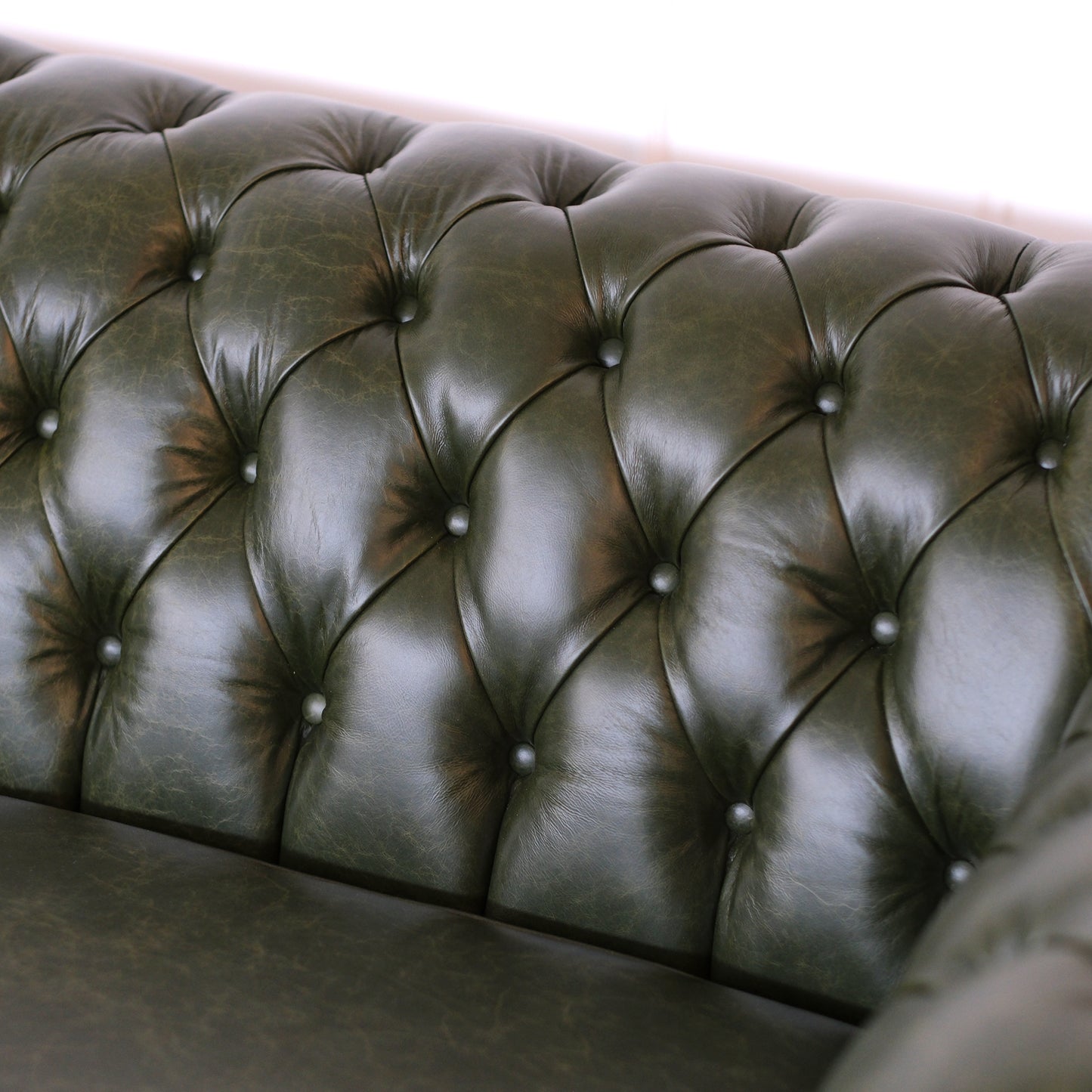 Divano Chesterfield angolare in pelle primo fiore verde inglese borchie anticate
