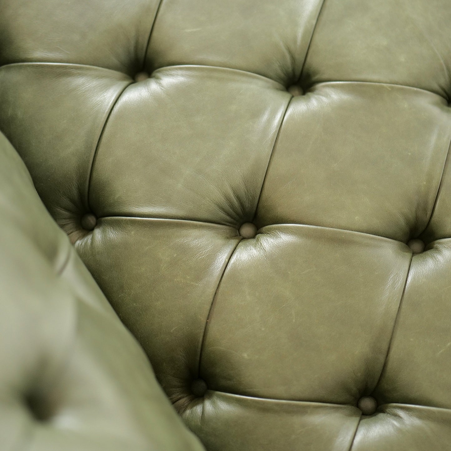 Divano Chesterfield Cosmo Pelle Primo Fiore Premium - Design Iconico