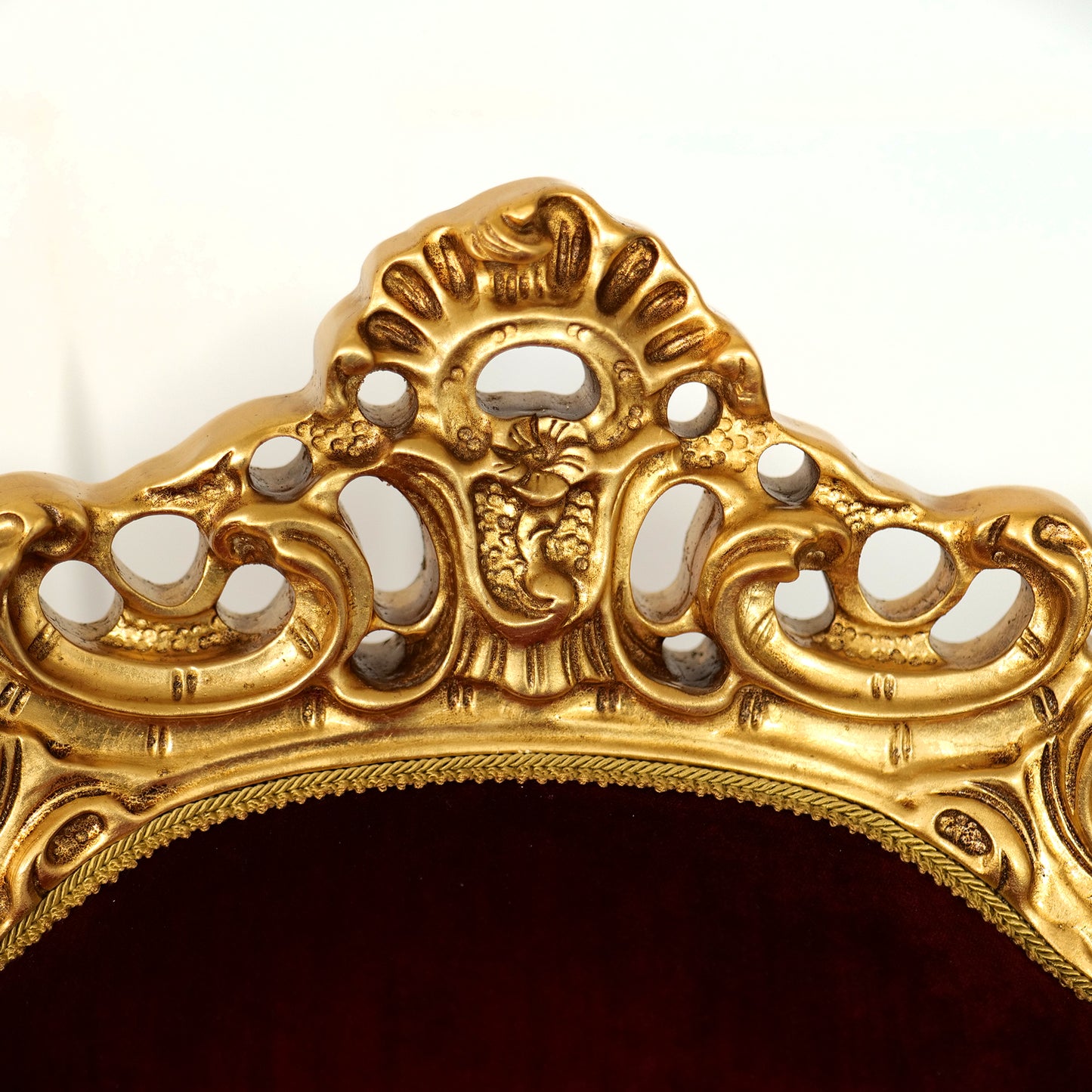 Poltrona Barocca Bernini - Foglia Oro e Velluto – Artigianato Italiano di Lusso