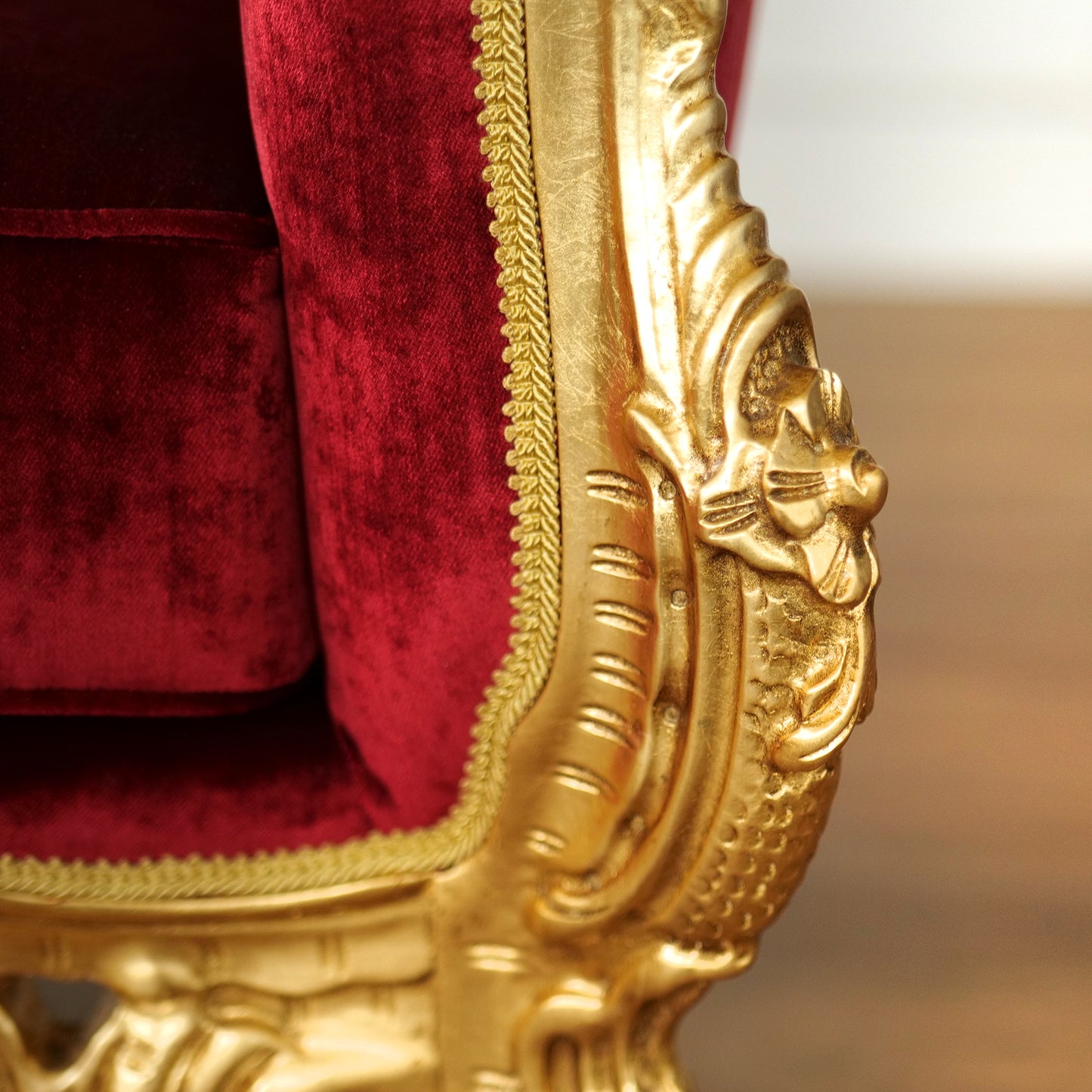 Poltrona Barocca Bernini - Foglia Oro e Velluto – Artigianato Italiano di Lusso