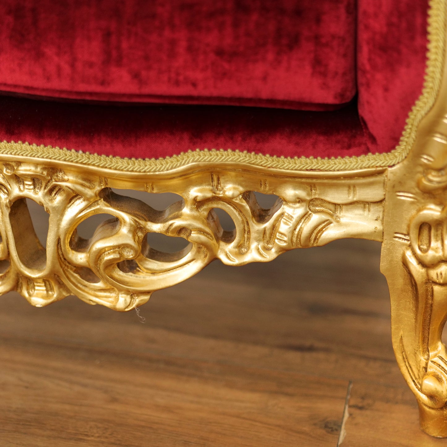 Poltrona Barocca Bernini - Foglia Oro e Velluto – Artigianato Italiano di Lusso