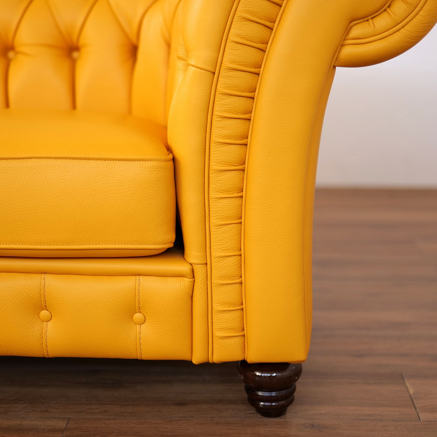 Divano Chesterfield Gabbiano in Pelle Primo Fiore Premium – Iconico, Finiture di Pregio