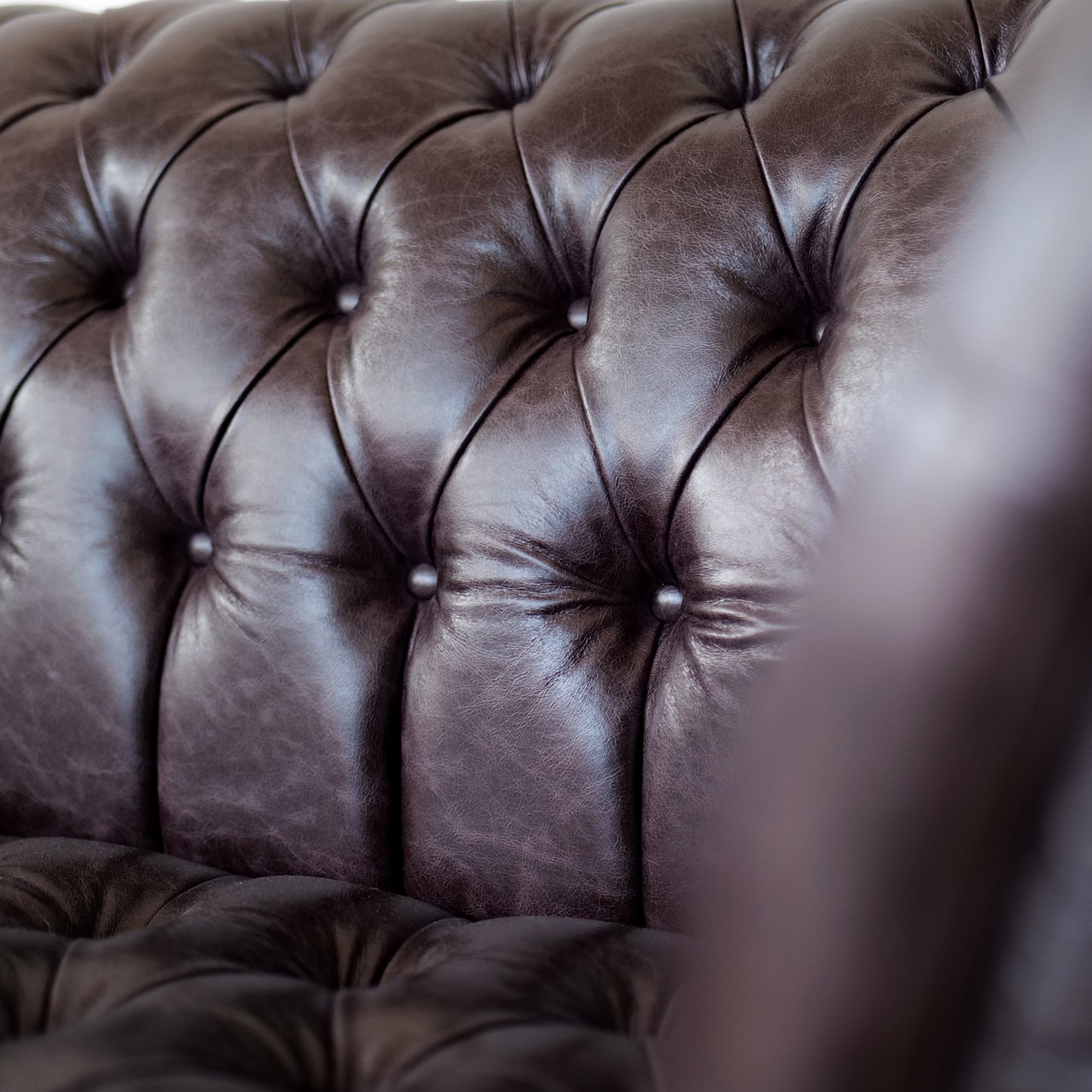 Divano Imperium Chesterfield in Pelle Primo Fiore Premium – Iconico, Finiture di Pregio