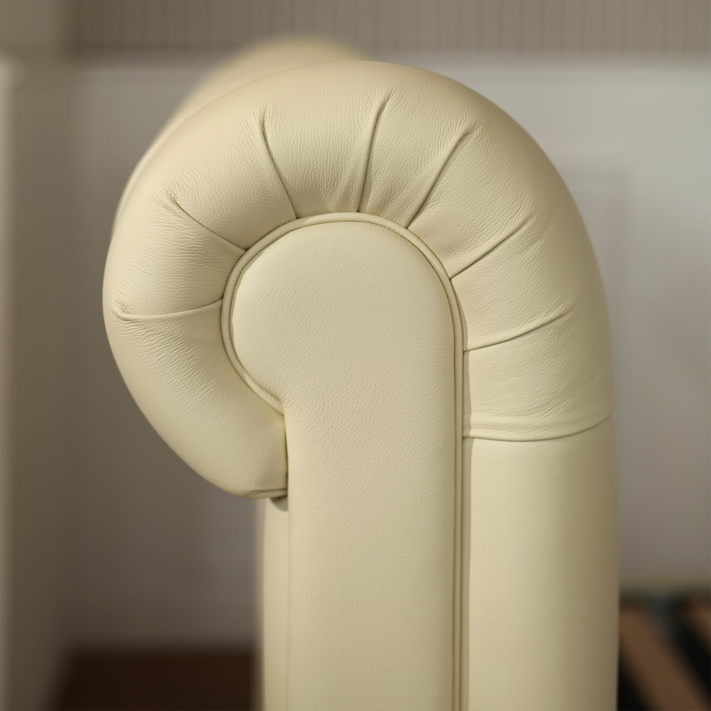 Letto Chesterfield Armonia Pelle Primo Fiore Premium - Design Iconico e Funzionale