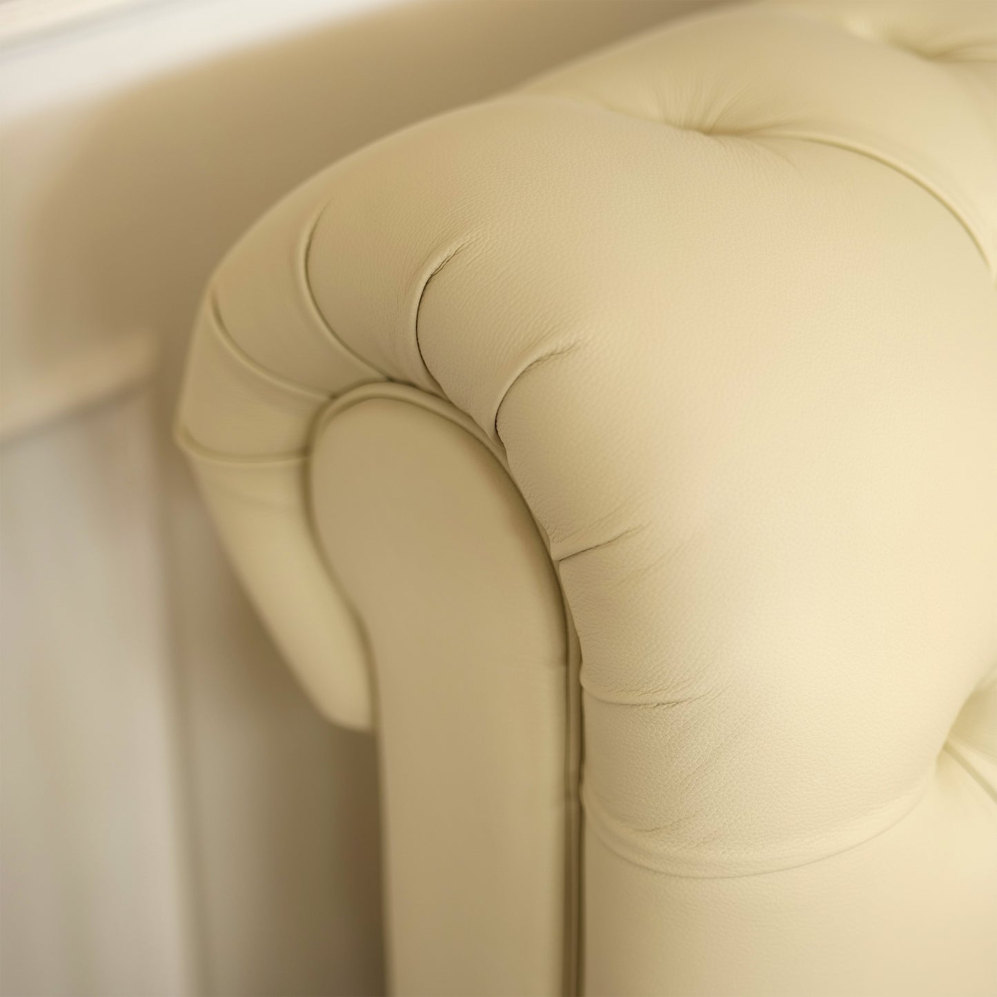 Letto Chesterfield Armonia Pelle Primo Fiore Premium - Design Iconico e Funzionale