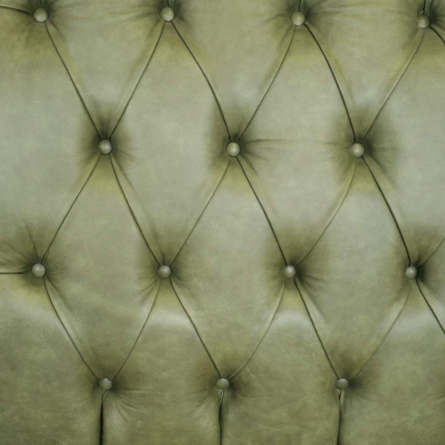 Letto Chesterfield Ego Pelle Primo Fiore Premium - Design Iconico e Funzionale