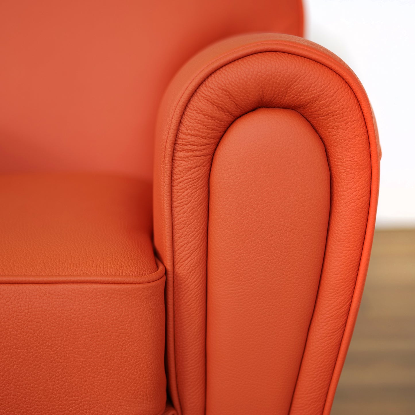 Fauteuil pull up en cuir grainé rouge cerise, modèle Luxury