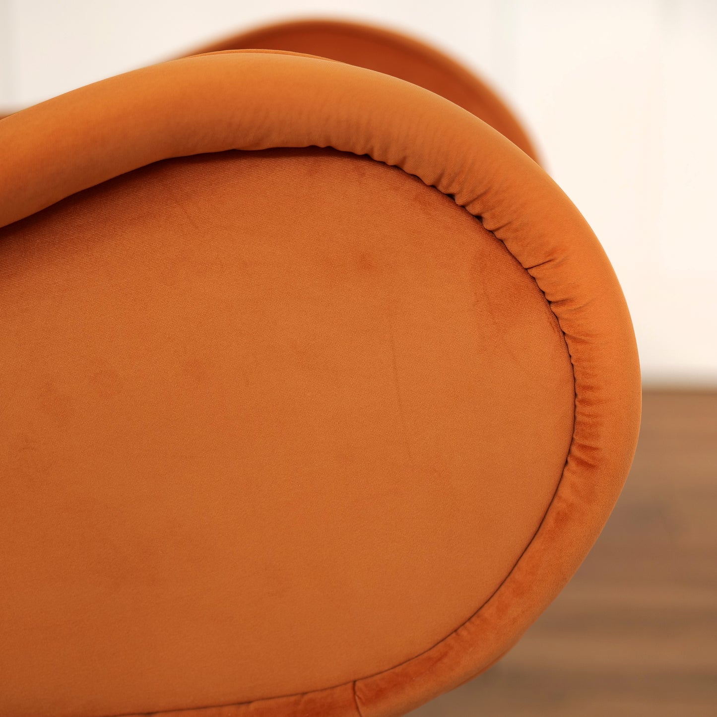 Fauteuil Madame en velours chenille bordeaux - Design vintage, emblématique