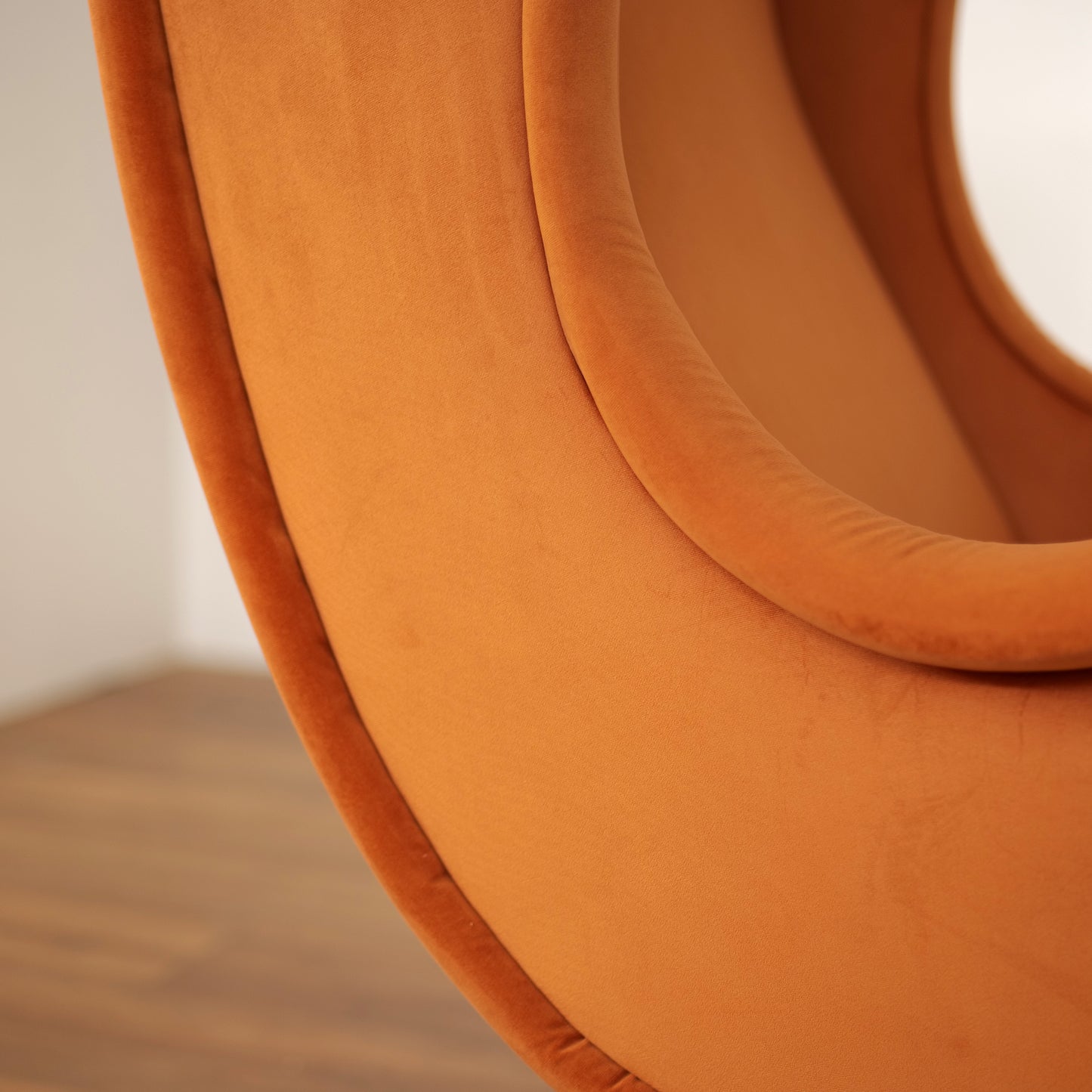 Fauteuil Madame en velours chenille bordeaux - Design vintage, emblématique