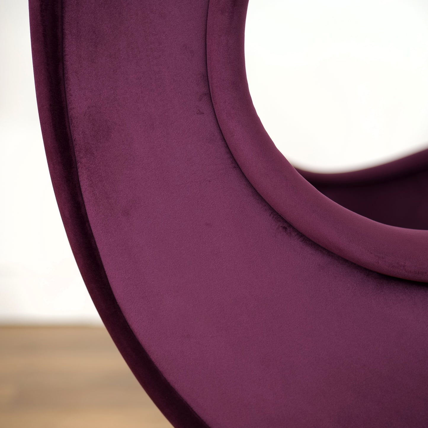 Fauteuil Madame en velours chenille bordeaux - Design vintage, emblématique