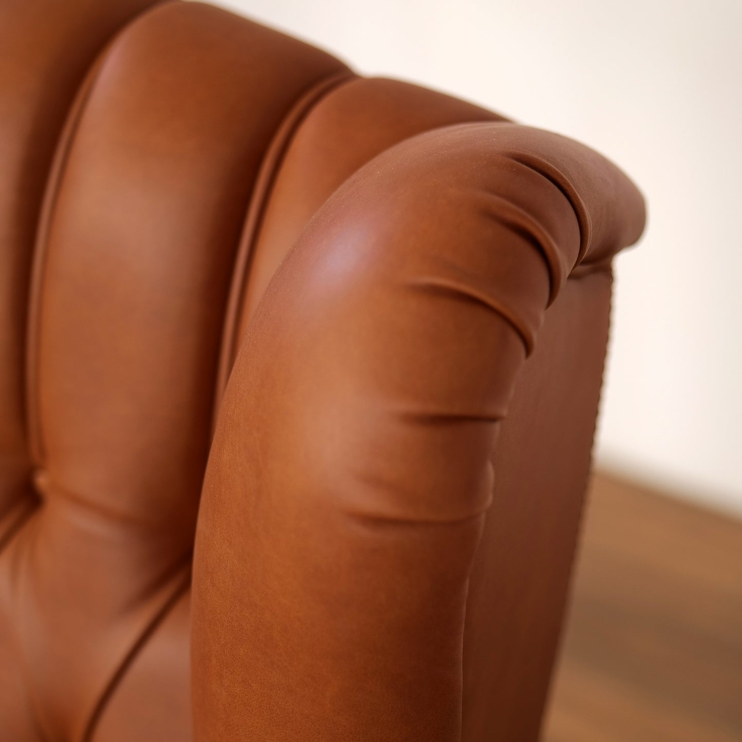 Poltrona Chesterfield Bergere Regina Pelle Fiore Old Cognac