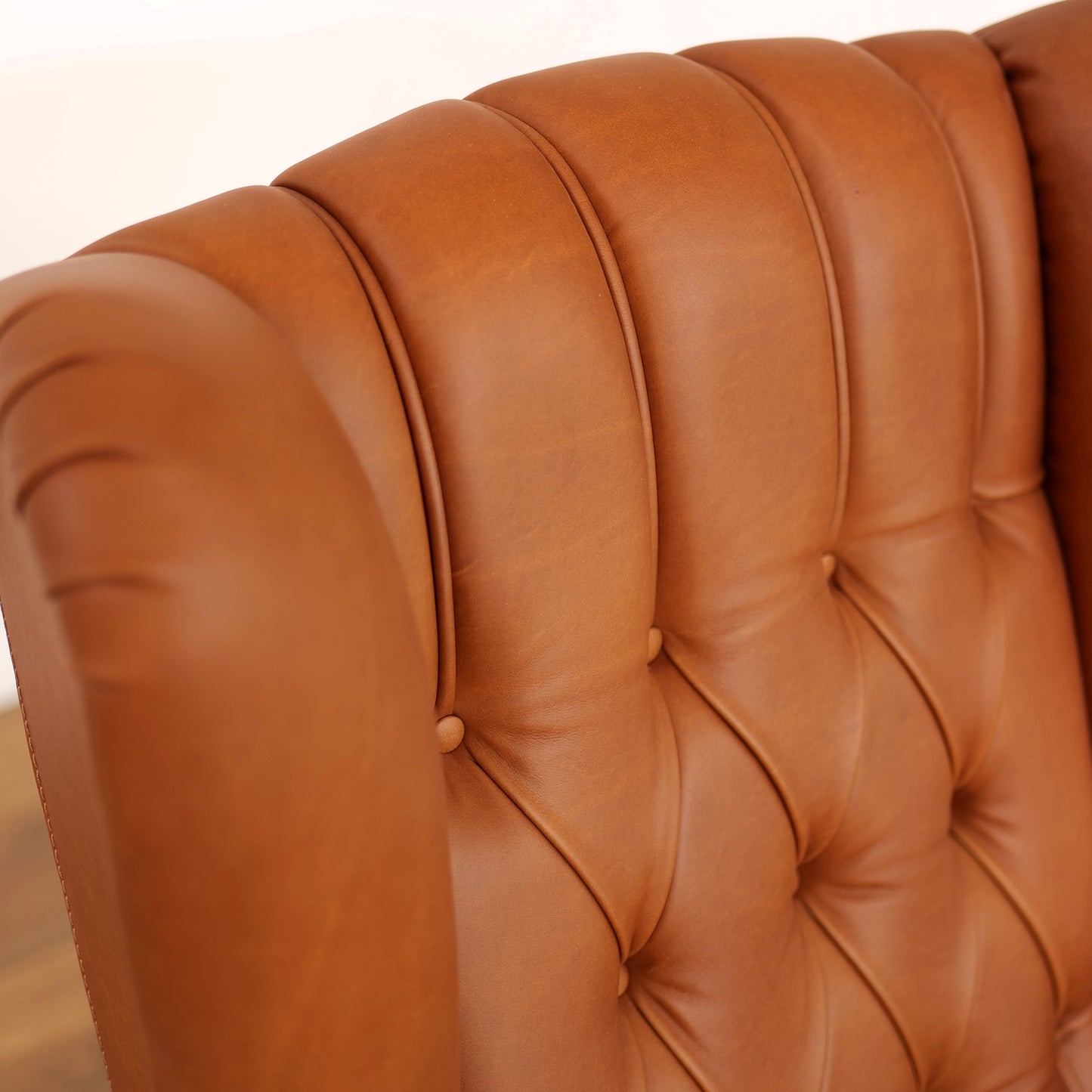 Poltrona Chesterfield Bergere Regina Pelle Fiore Old Cognac